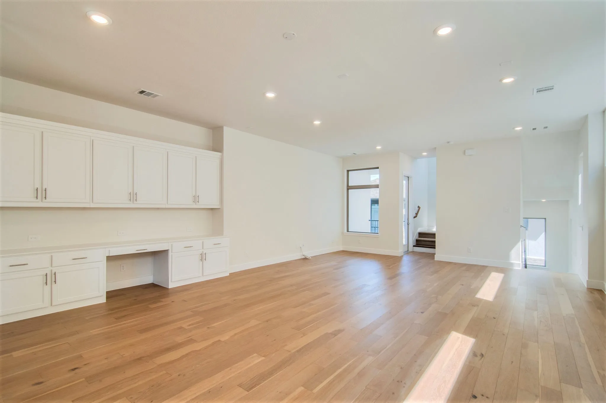 Single Family Residence For Rent in Dallas County , 8221 Folcroft Lane, Dallas, Texas 75231, 3 Bedroom, 4 Bathroom, 2 Garage spaces, 2,389 Sqft, built in 2019, mls#21405200, Real Estate Agent in Dallas, Homes For Rent in Dallas county, Homes For Rent in Dallas, Realtor in Dallas Texas, Real Estate Brokerage Independent Realty Texas, Luminita Cordes Realtor