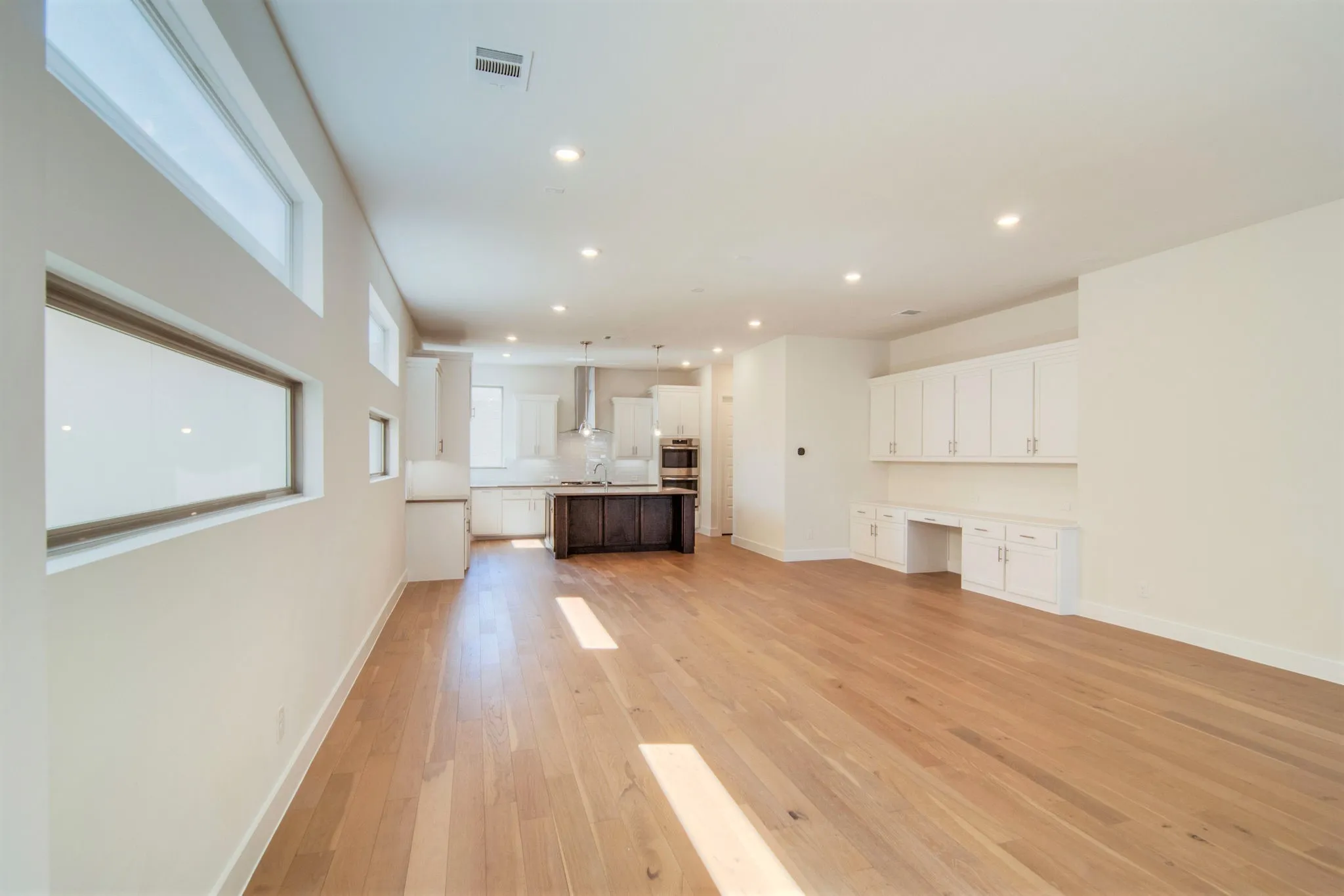 Single Family Residence For Rent in Dallas County , 8221 Folcroft Lane, Dallas, Texas 75231, 3 Bedroom, 4 Bathroom, 2 Garage spaces, 2,389 Sqft, built in 2019, mls#21405200, Real Estate Agent in Dallas, Homes For Rent in Dallas county, Homes For Rent in Dallas, Realtor in Dallas Texas, Real Estate Brokerage Independent Realty Texas, Luminita Cordes Realtor