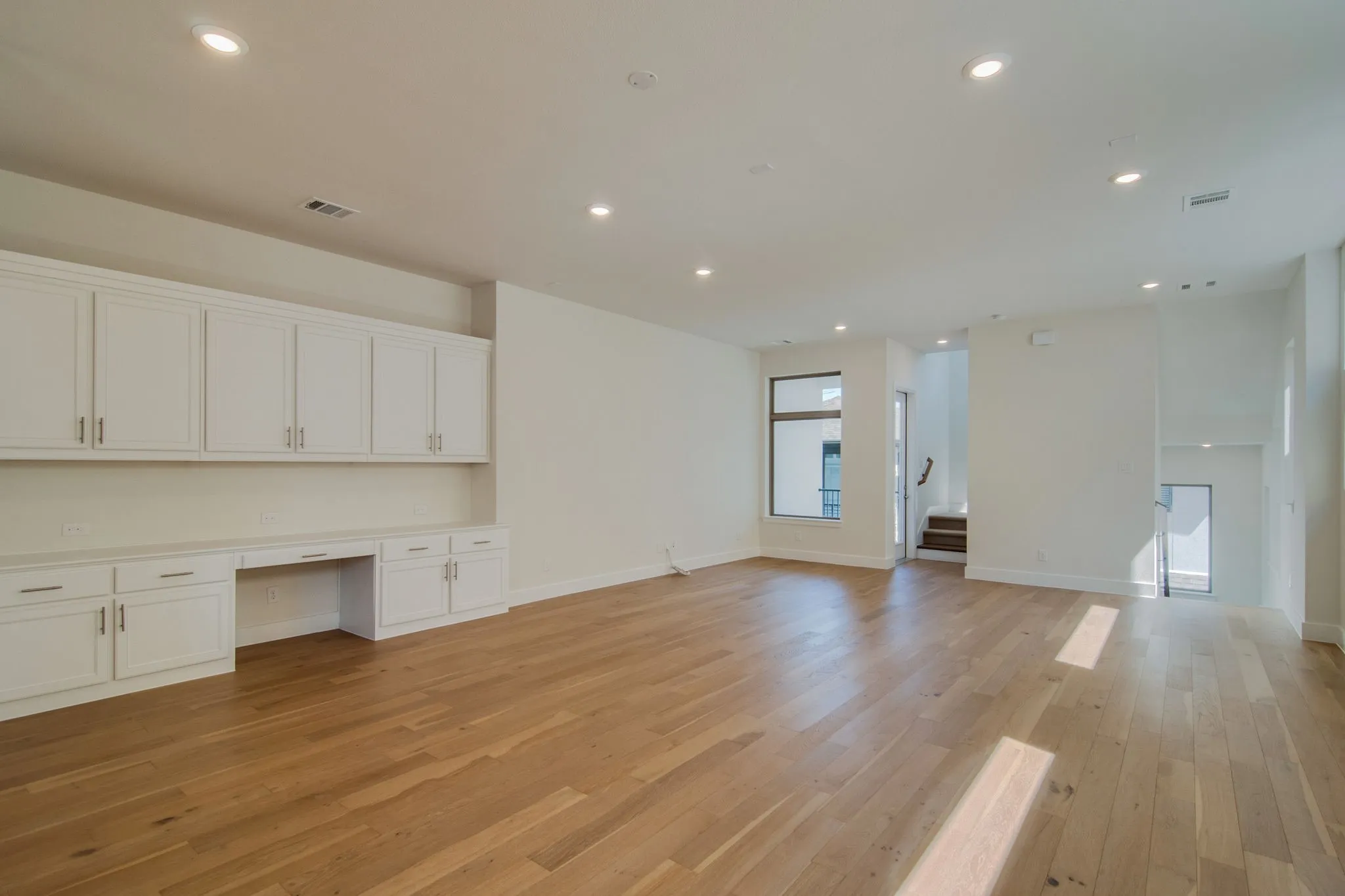 Single Family Residence For Rent in Dallas County , 8221 Folcroft Lane, Dallas, Texas 75231, 3 Bedroom, 4 Bathroom, 2 Garage spaces, 2,389 Sqft, built in 2019, mls#21405200, Real Estate Agent in Dallas, Homes For Rent in Dallas county, Homes For Rent in Dallas, Realtor in Dallas Texas, Real Estate Brokerage Independent Realty Texas, Luminita Cordes Realtor