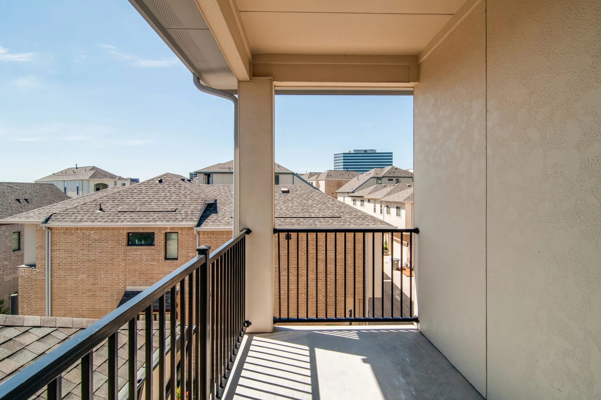 Single Family Residence For Rent in Dallas County , 8221 Folcroft Lane, Dallas, Texas 75231, 3 Bedroom, 4 Bathroom, 2 Garage spaces, 2,389 Sqft, built in 2019, mls#21405200, Real Estate Agent in Dallas, Homes For Rent in Dallas county, Homes For Rent in Dallas, Realtor in Dallas Texas, Real Estate Brokerage Independent Realty Texas, Luminita Cordes Realtor