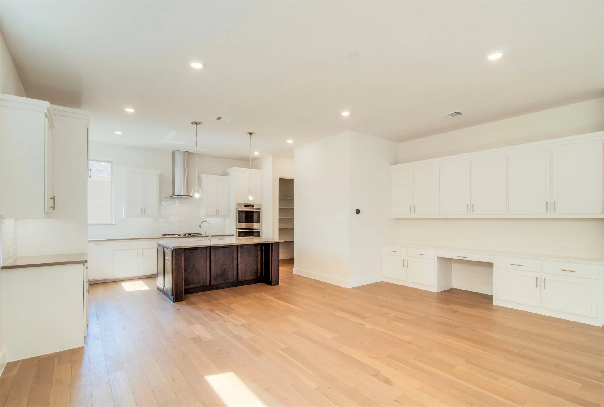 Single Family Residence For Rent in Dallas County , 8221 Folcroft Lane, Dallas, Texas 75231, 3 Bedroom, 4 Bathroom, 2 Garage spaces, 2,389 Sqft, built in 2019, mls#21405200, Real Estate Agent in Dallas, Homes For Rent in Dallas county, Homes For Rent in Dallas, Realtor in Dallas Texas, Real Estate Brokerage Independent Realty Texas, Luminita Cordes Realtor