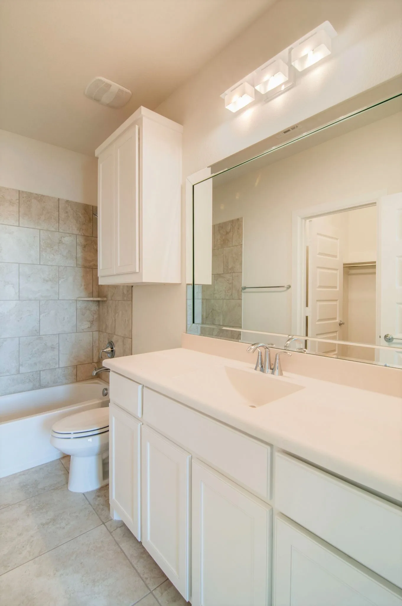Single Family Residence For Rent in Dallas County , 8221 Folcroft Lane, Dallas, Texas 75231, 3 Bedroom, 4 Bathroom, 2 Garage spaces, 2,389 Sqft, built in 2019, mls#21405200, Real Estate Agent in Dallas, Homes For Rent in Dallas county, Homes For Rent in Dallas, Realtor in Dallas Texas, Real Estate Brokerage Independent Realty Texas, Luminita Cordes Realtor