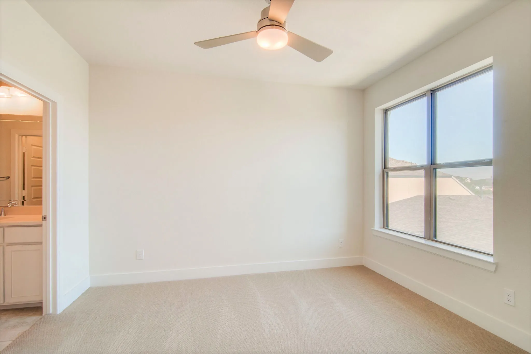 Single Family Residence For Rent in Dallas County , 8221 Folcroft Lane, Dallas, Texas 75231, 3 Bedroom, 4 Bathroom, 2 Garage spaces, 2,389 Sqft, built in 2019, mls#21405200, Real Estate Agent in Dallas, Homes For Rent in Dallas county, Homes For Rent in Dallas, Realtor in Dallas Texas, Real Estate Brokerage Independent Realty Texas, Luminita Cordes Realtor