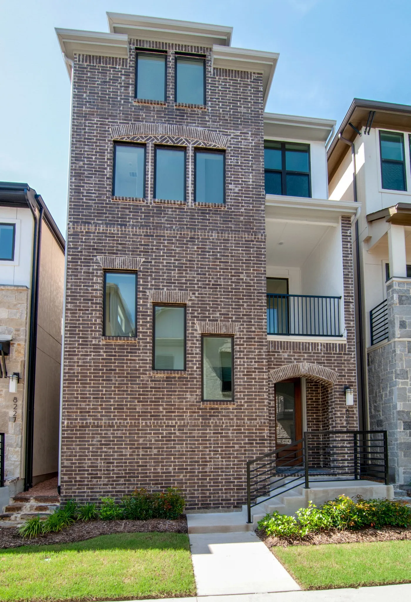 Single Family Residence For Rent in Dallas County , 8221 Folcroft Lane, Dallas, Texas 75231, 3 Bedroom, 4 Bathroom, 2 Garage spaces, 2,389 Sqft, built in 2019, mls#21405200, Real Estate Agent in Dallas, Homes For Rent in Dallas county, Homes For Rent in Dallas, Realtor in Dallas Texas, Real Estate Brokerage Independent Realty Texas, Luminita Cordes Realtor