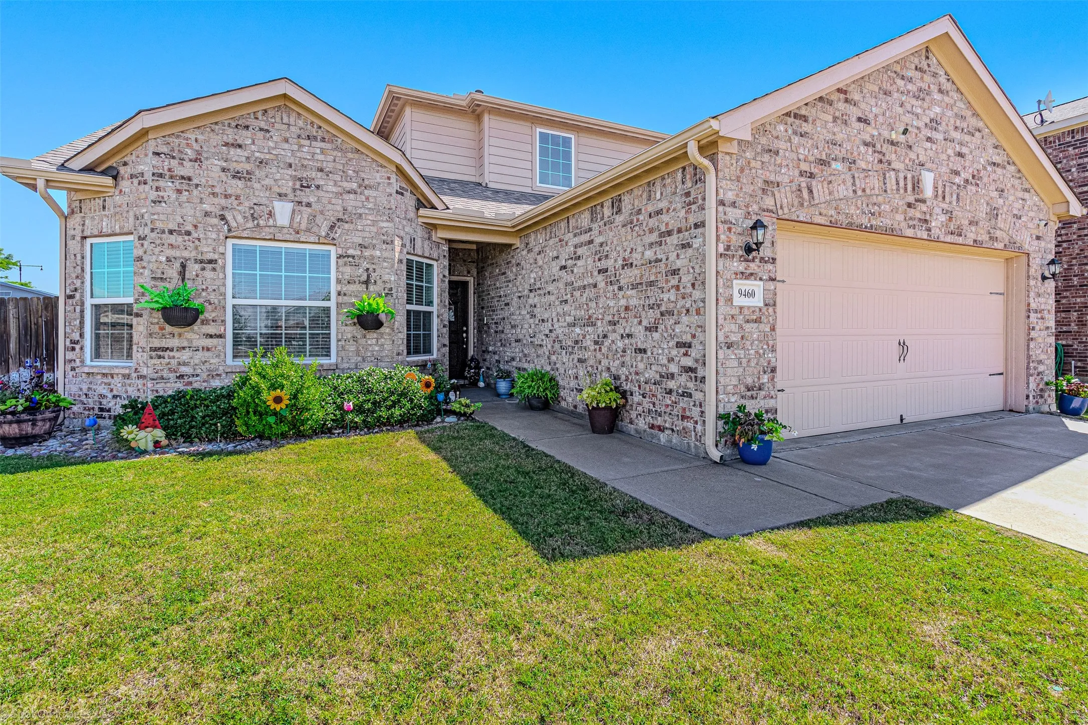 Single Family Residence For Sale in Kaufman County , 9460 Plum Court, Forney, Texas 75126, 4 Bedroom, 3 Bathroom, 2 Garage spaces, 2,235 Sqft, built in 2017, mls#21405131, Real Estate Agent in Forney, Homes For Sale in Kaufman county, Homes For Sale in Forney, Realtor in Forney Texas, Real Estate Brokerage Independent Realty Texas, Luminita Cordes Realtor