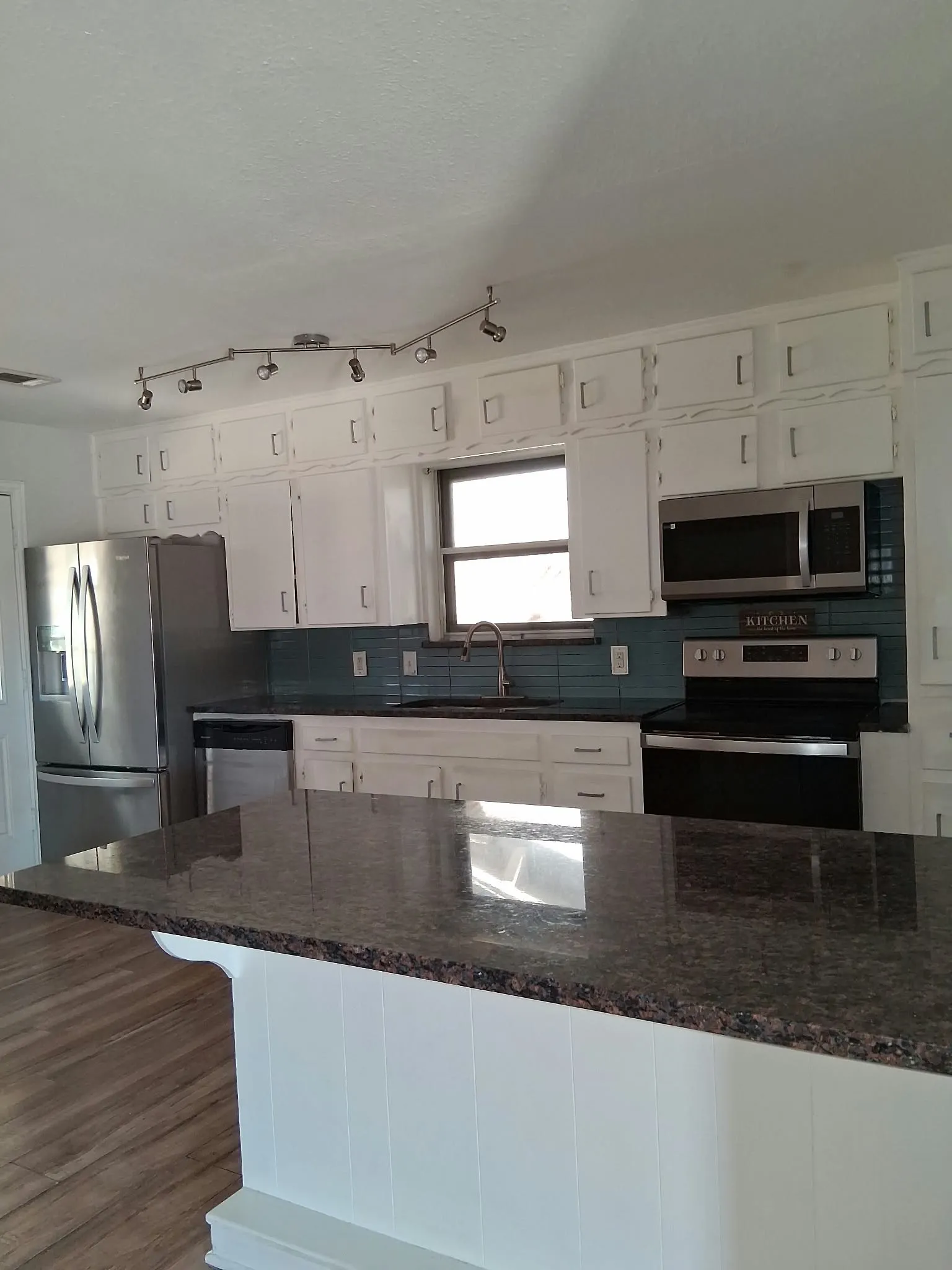 Single Family Residence For Sale in Dallas County , 1111 Hickory Street, Irving, Texas 75060, 3 Bedroom, 3 Bathroom, 2 Garage spaces, 1,494 Sqft, built in 1964, mls#21403685, Real Estate Agent in Irving, Homes For Sale in Dallas county, Homes For Sale in Irving, Realtor in Irving Texas, Real Estate Brokerage Independent Realty Texas, Luminita Cordes Realtor