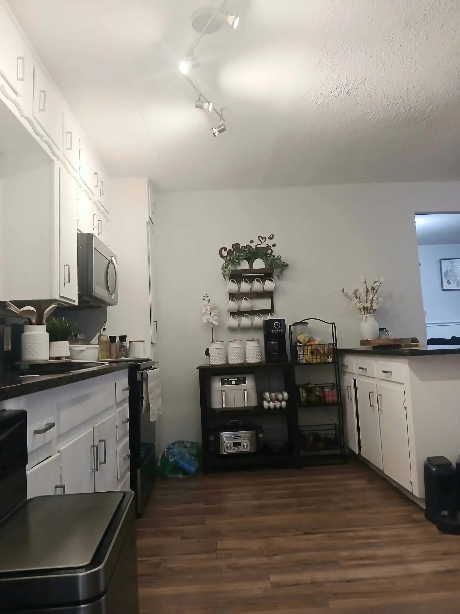 Single Family Residence For Sale in Dallas County , 1111 Hickory Street, Irving, Texas 75060, 3 Bedroom, 3 Bathroom, 2 Garage spaces, 1,494 Sqft, built in 1964, mls#21403685, Real Estate Agent in Irving, Homes For Sale in Dallas county, Homes For Sale in Irving, Realtor in Irving Texas, Real Estate Brokerage Independent Realty Texas, Luminita Cordes Realtor