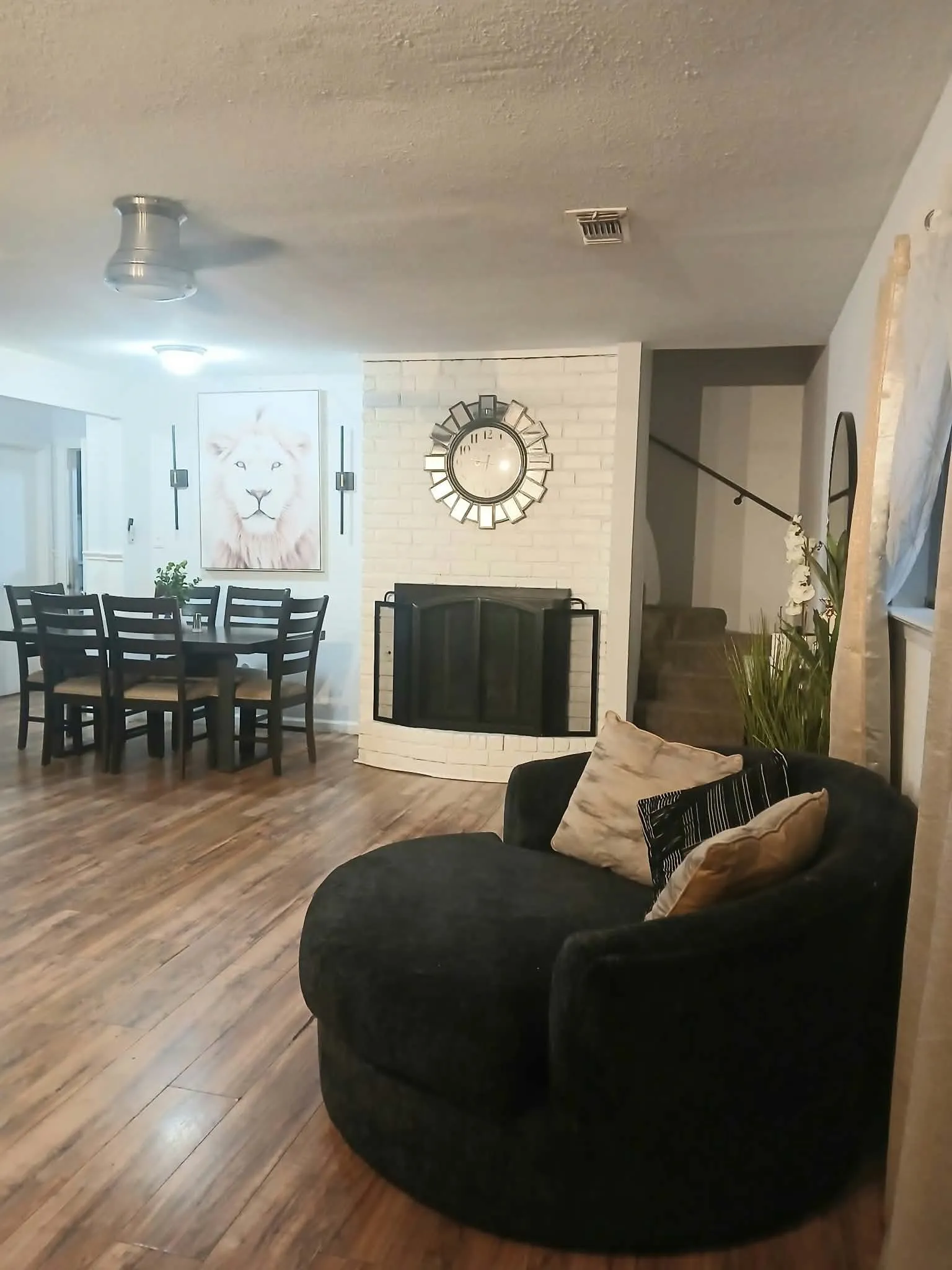 Single Family Residence For Sale in Dallas County , 1111 Hickory Street, Irving, Texas 75060, 3 Bedroom, 3 Bathroom, 2 Garage spaces, 1,494 Sqft, built in 1964, mls#21403685, Real Estate Agent in Irving, Homes For Sale in Dallas county, Homes For Sale in Irving, Realtor in Irving Texas, Real Estate Brokerage Independent Realty Texas, Luminita Cordes Realtor
