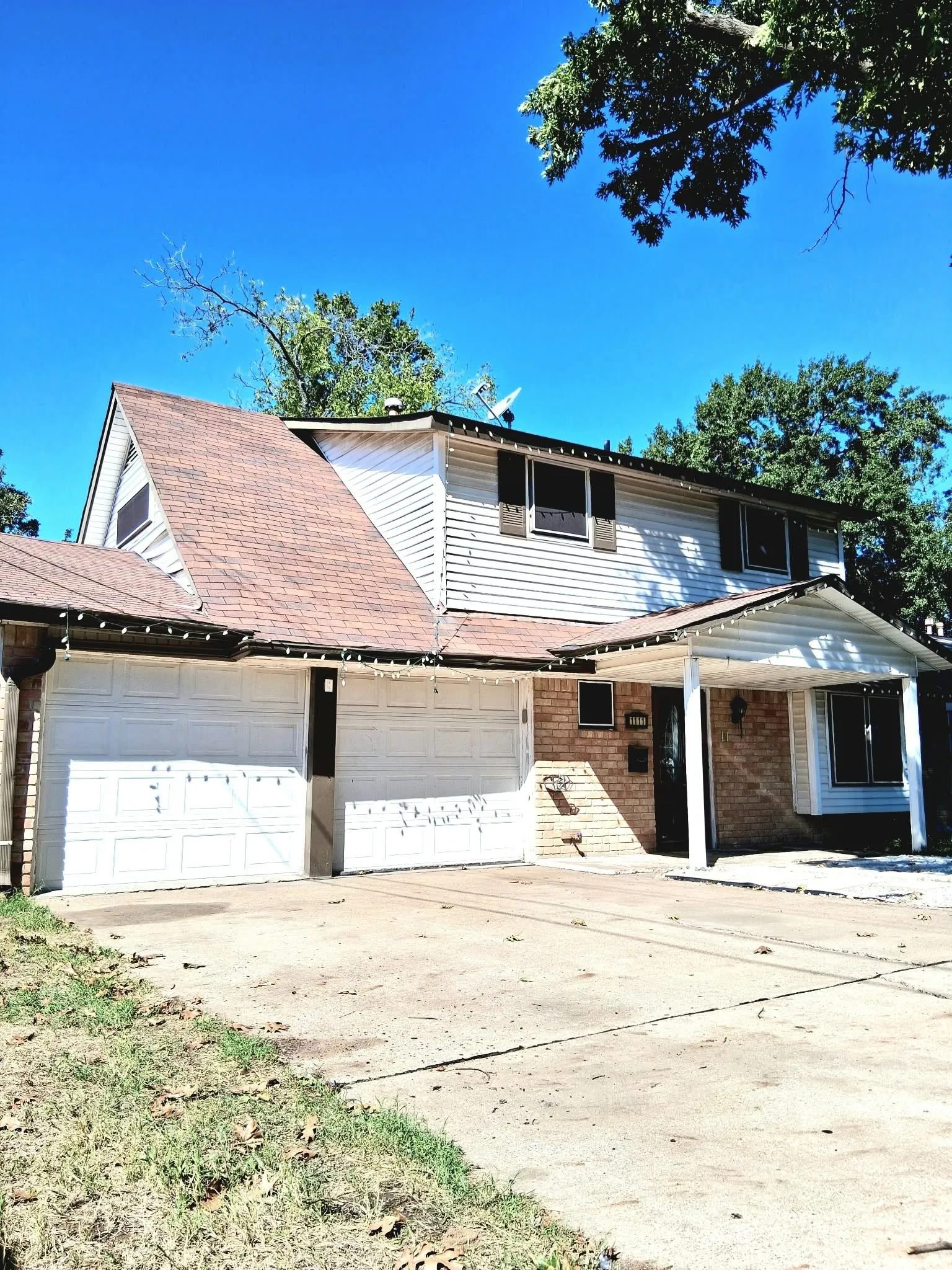 Single Family Residence For Sale in Dallas County , 1111 Hickory Street, Irving, Texas 75060, 3 Bedroom, 3 Bathroom, 2 Garage spaces, 1,494 Sqft, built in 1964, mls#21403685, Real Estate Agent in Irving, Homes For Sale in Dallas county, Homes For Sale in Irving, Realtor in Irving Texas, Real Estate Brokerage Independent Realty Texas, Luminita Cordes Realtor