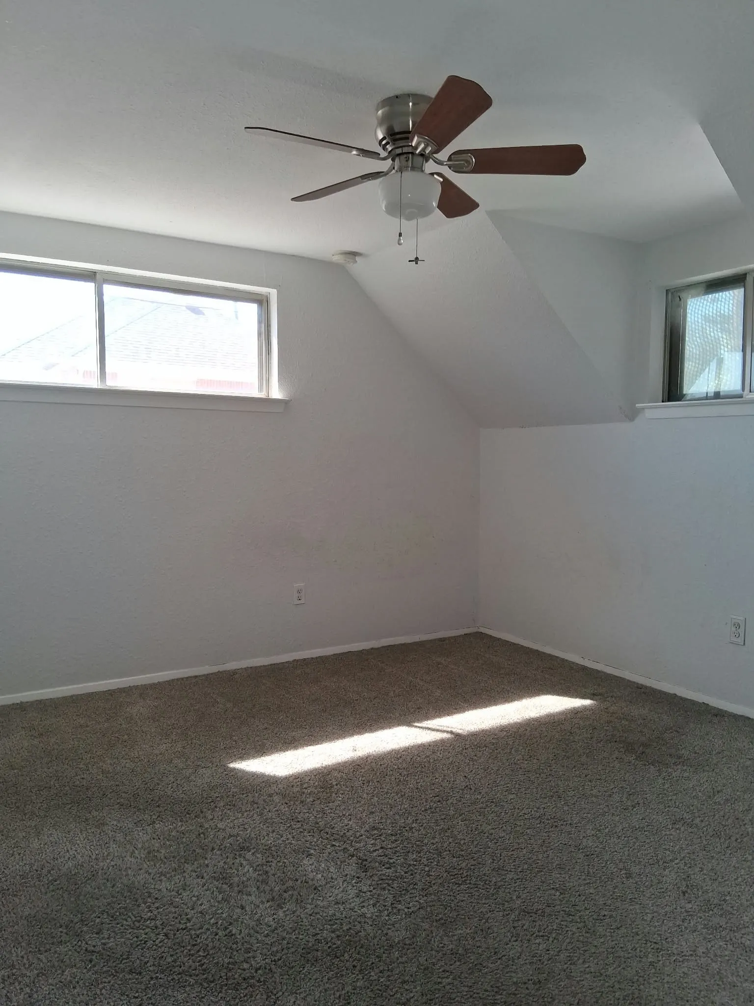 Single Family Residence For Sale in Dallas County , 1111 Hickory Street, Irving, Texas 75060, 3 Bedroom, 3 Bathroom, 2 Garage spaces, 1,494 Sqft, built in 1964, mls#21403685, Real Estate Agent in Irving, Homes For Sale in Dallas county, Homes For Sale in Irving, Realtor in Irving Texas, Real Estate Brokerage Independent Realty Texas, Luminita Cordes Realtor