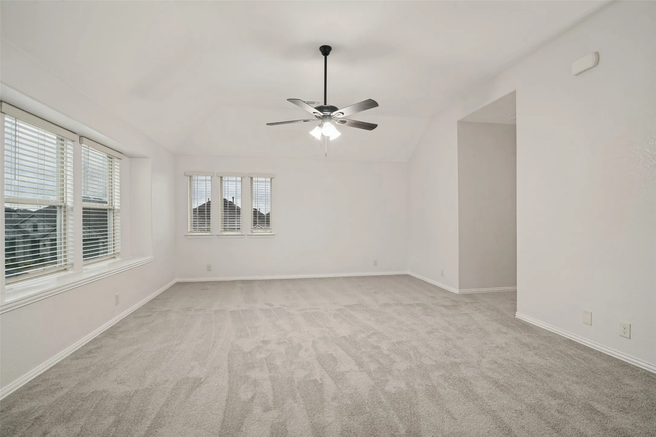 Single Family Residence For Sale in Kaufman County , 1814 Huntsman Way, Heath, Texas 75126, 4 Bedroom, 4 Bathroom, 3 Garage spaces, 3,927 Sqft, built in 2018, mls#21401660, Real Estate Agent in Heath, Homes For Sale in Kaufman county, Homes For Sale in Heath, Realtor in Heath Texas, Real Estate Brokerage Independent Realty Texas, Luminita Cordes Realtor