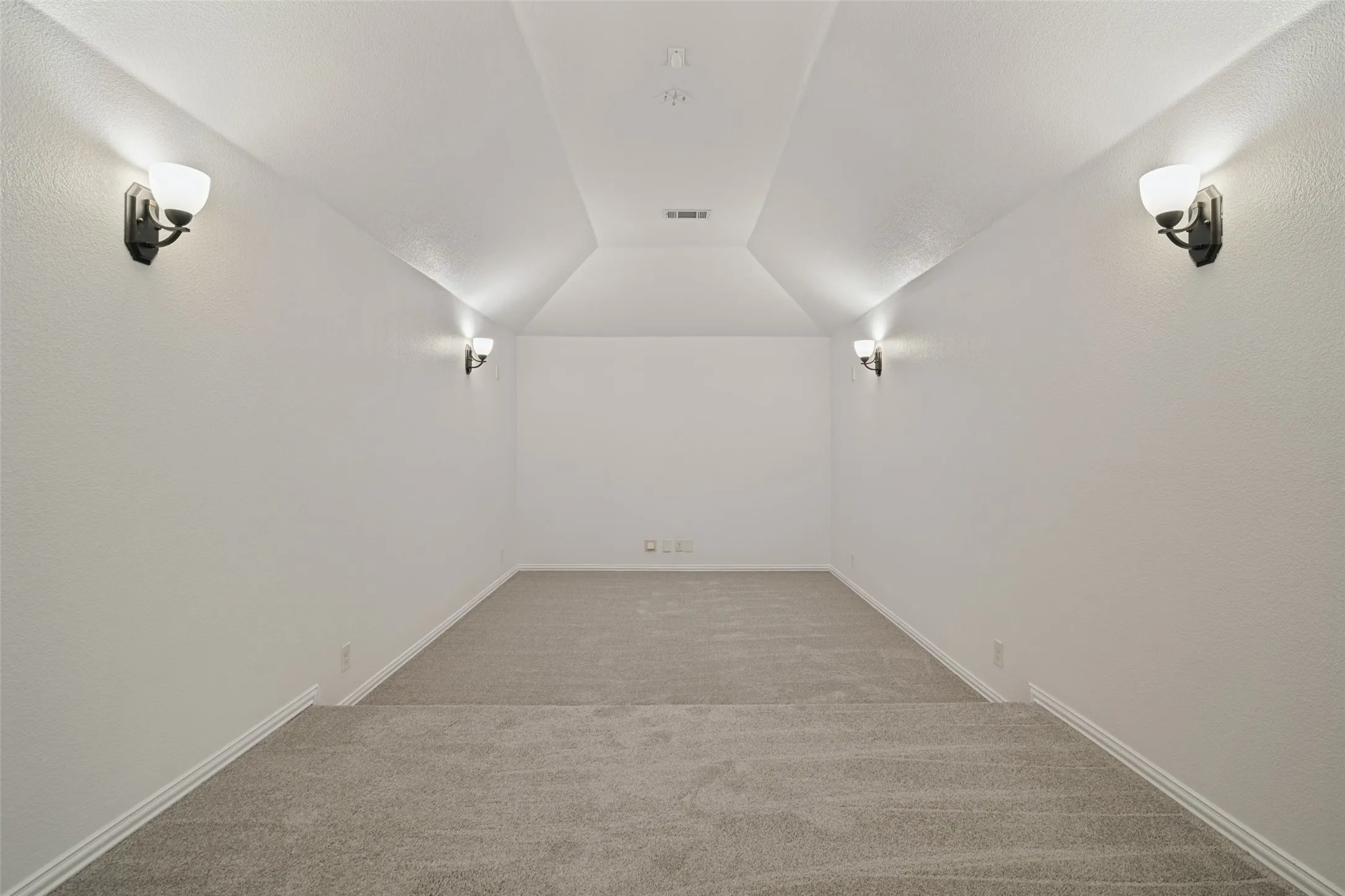 Single Family Residence For Sale in Kaufman County , 1814 Huntsman Way, Heath, Texas 75126, 4 Bedroom, 4 Bathroom, 3 Garage spaces, 3,927 Sqft, built in 2018, mls#21401660, Real Estate Agent in Heath, Homes For Sale in Kaufman county, Homes For Sale in Heath, Realtor in Heath Texas, Real Estate Brokerage Independent Realty Texas, Luminita Cordes Realtor