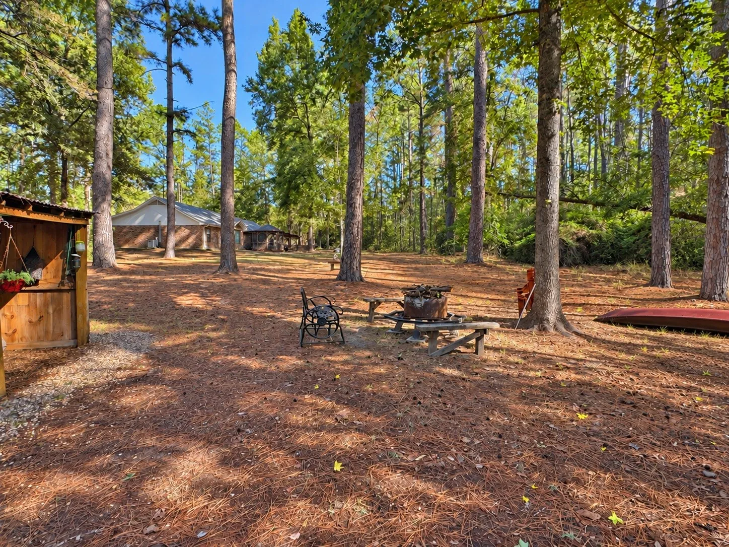 Single Family Residence For Sale in Wood County , 1048 Holly Trail, Holly Lake Ranch, Texas 75765, 2 Bedroom, 1 Bathroom, Garage spaces, 984 Sqft, built in 2005, mls#21405219, Real Estate Agent in Holly Lake Ranch, Homes For Sale in Wood county, Homes For Sale in Holly Lake Ranch, Realtor in Holly Lake Ranch Texas, Real Estate Brokerage Independent Realty Texas, Luminita Cordes Realtor