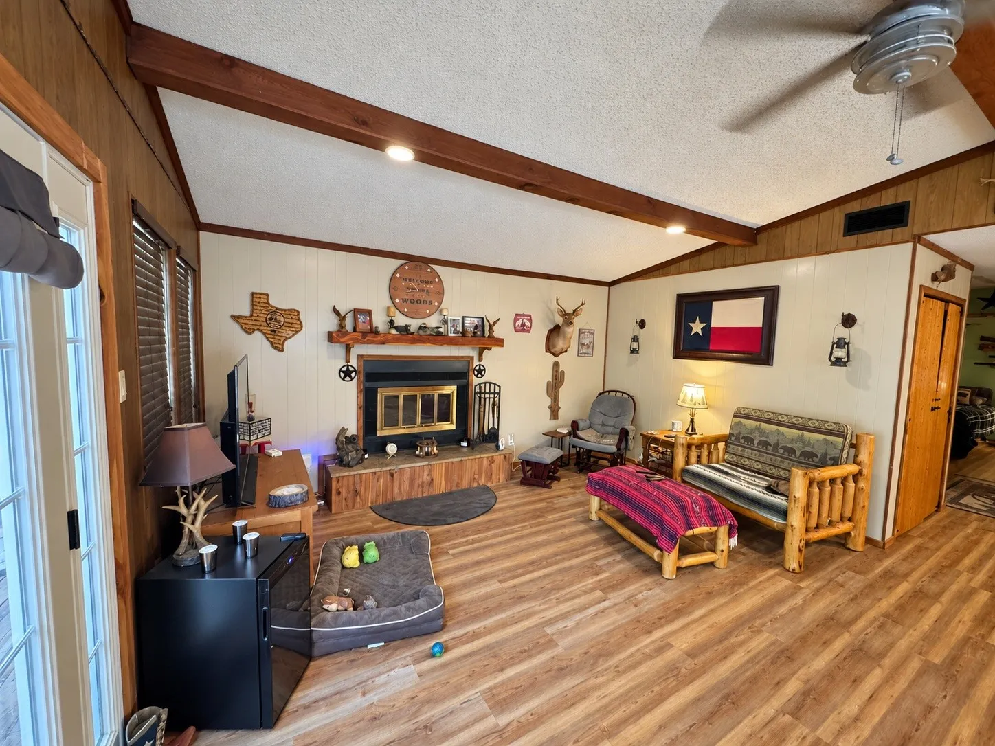Single Family Residence For Sale in Wood County , 1048 Holly Trail, Holly Lake Ranch, Texas 75765, 2 Bedroom, 1 Bathroom, Garage spaces, 984 Sqft, built in 2005, mls#21405219, Real Estate Agent in Holly Lake Ranch, Homes For Sale in Wood county, Homes For Sale in Holly Lake Ranch, Realtor in Holly Lake Ranch Texas, Real Estate Brokerage Independent Realty Texas, Luminita Cordes Realtor