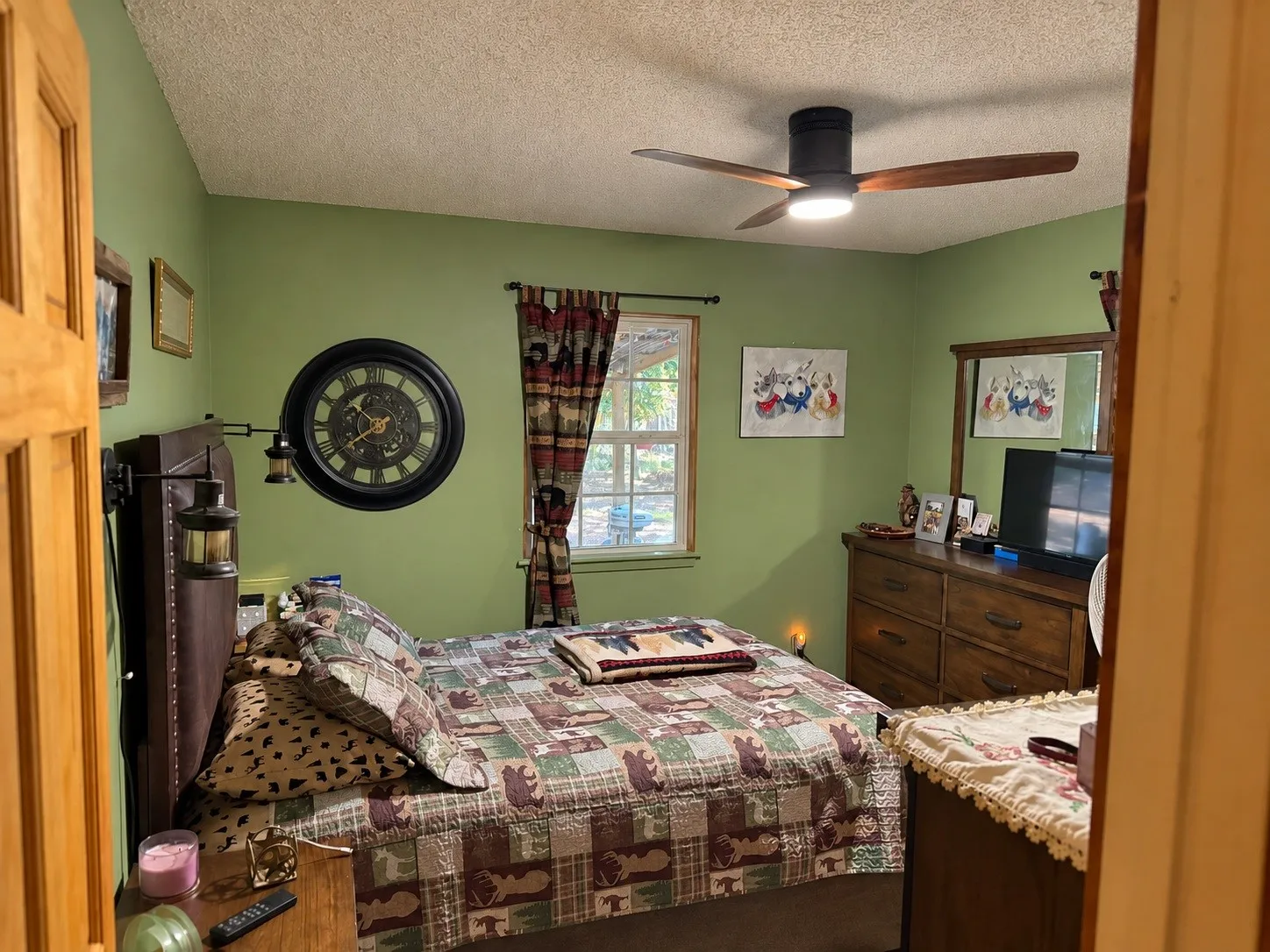 Single Family Residence For Sale in Wood County , 1048 Holly Trail, Holly Lake Ranch, Texas 75765, 2 Bedroom, 1 Bathroom, Garage spaces, 984 Sqft, built in 2005, mls#21405219, Real Estate Agent in Holly Lake Ranch, Homes For Sale in Wood county, Homes For Sale in Holly Lake Ranch, Realtor in Holly Lake Ranch Texas, Real Estate Brokerage Independent Realty Texas, Luminita Cordes Realtor
