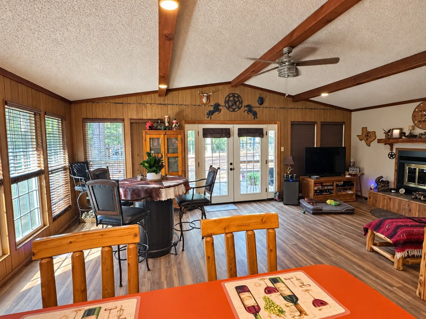 Single Family Residence For Sale in Wood County , 1048 Holly Trail, Holly Lake Ranch, Texas 75765, 2 Bedroom, 1 Bathroom, Garage spaces, 984 Sqft, built in 2005, mls#21405219, Real Estate Agent in Holly Lake Ranch, Homes For Sale in Wood county, Homes For Sale in Holly Lake Ranch, Realtor in Holly Lake Ranch Texas, Real Estate Brokerage Independent Realty Texas, Luminita Cordes Realtor