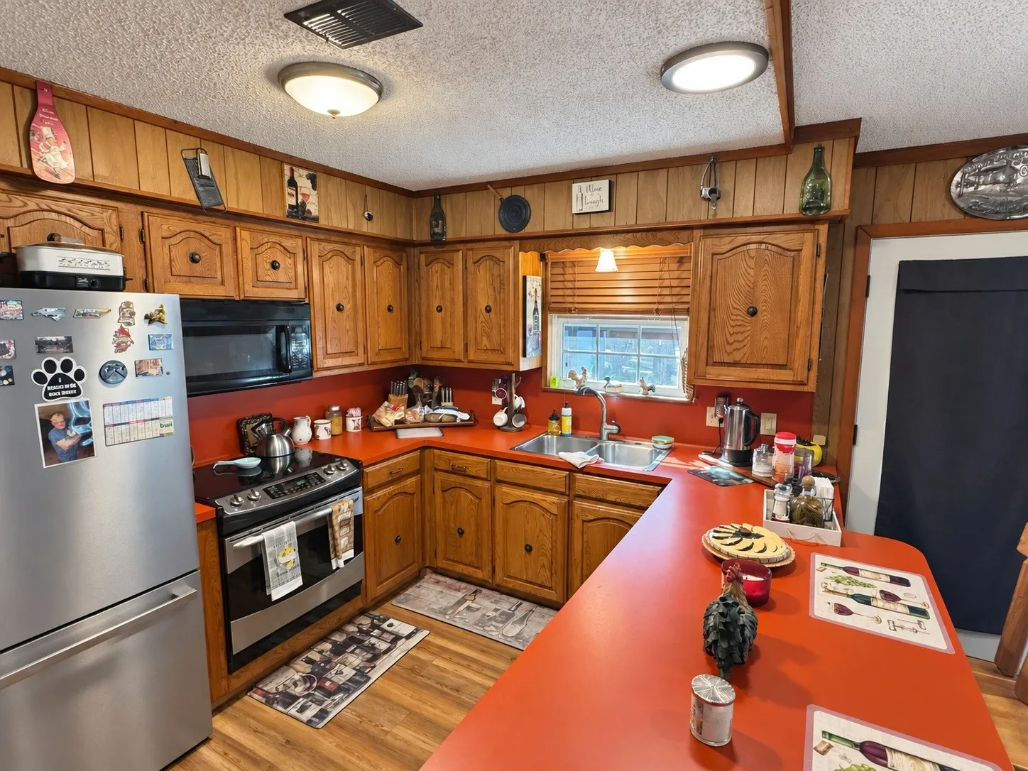 Single Family Residence For Sale in Wood County , 1048 Holly Trail, Holly Lake Ranch, Texas 75765, 2 Bedroom, 1 Bathroom, Garage spaces, 984 Sqft, built in 2005, mls#21405219, Real Estate Agent in Holly Lake Ranch, Homes For Sale in Wood county, Homes For Sale in Holly Lake Ranch, Realtor in Holly Lake Ranch Texas, Real Estate Brokerage Independent Realty Texas, Luminita Cordes Realtor