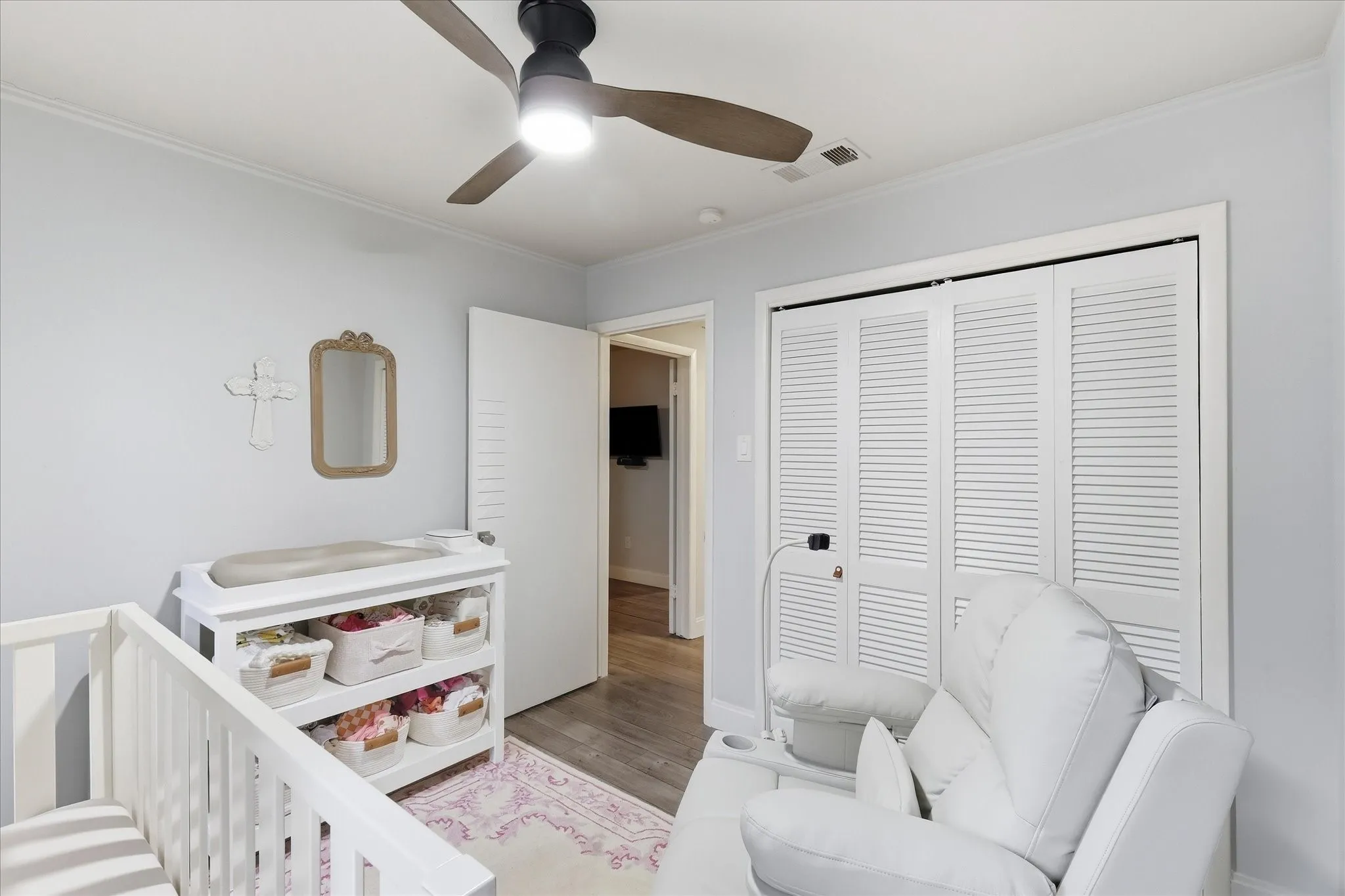 Recessed lighting, engineered wood-finish flooring