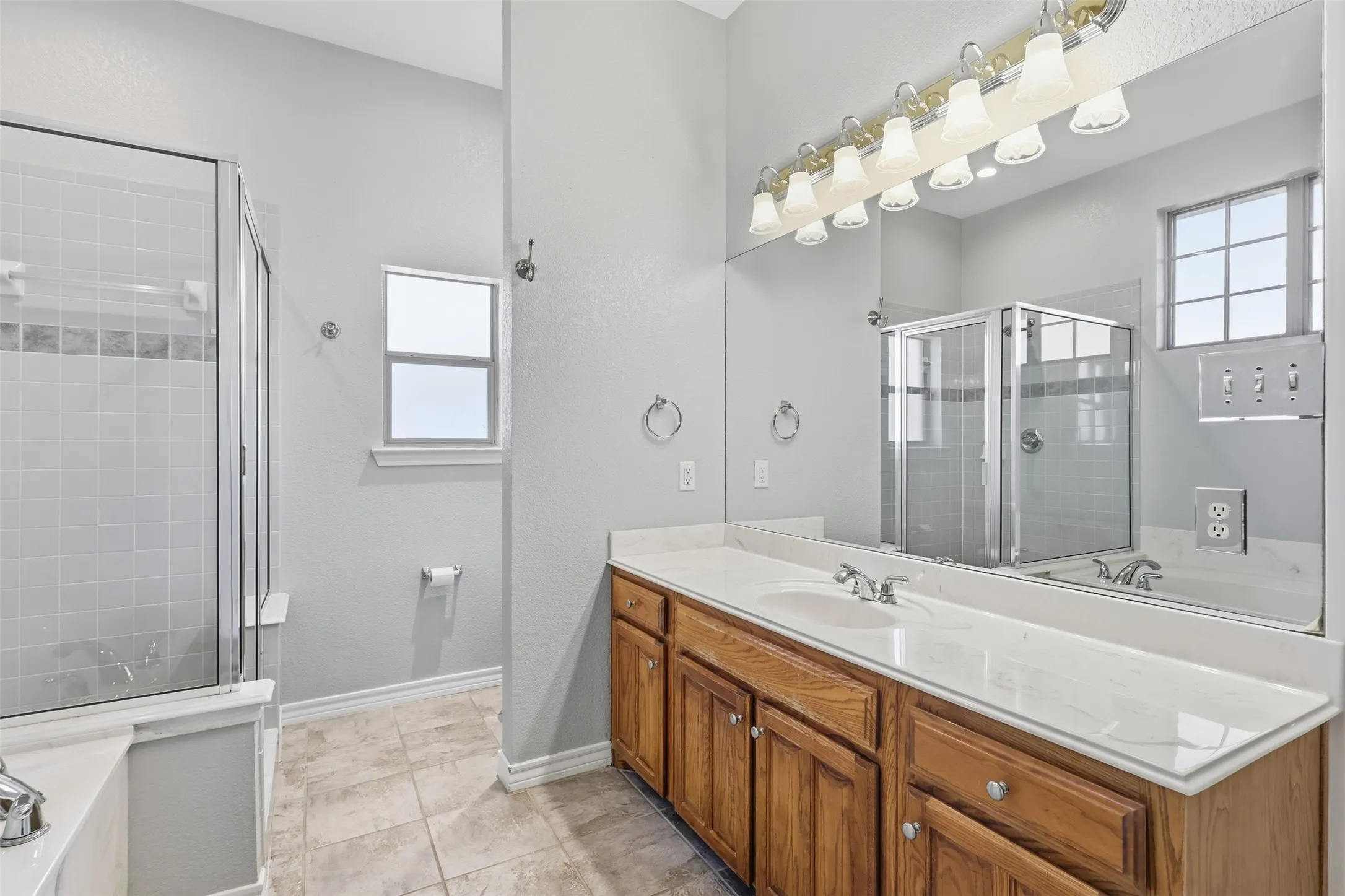 Single Family Residence For Sale in Tarrant County , 1013 Telford Trail, Crowley, Texas 76036, 4 Bedroom, 4 Bathroom, 3 Garage spaces, 4,000 Sqft, built in 2006, mls#21402000, Real Estate Agent in Crowley, Homes For Sale in Tarrant county, Homes For Sale in Crowley, Realtor in Crowley Texas, Real Estate Brokerage Independent Realty Texas, Luminita Cordes Realtor