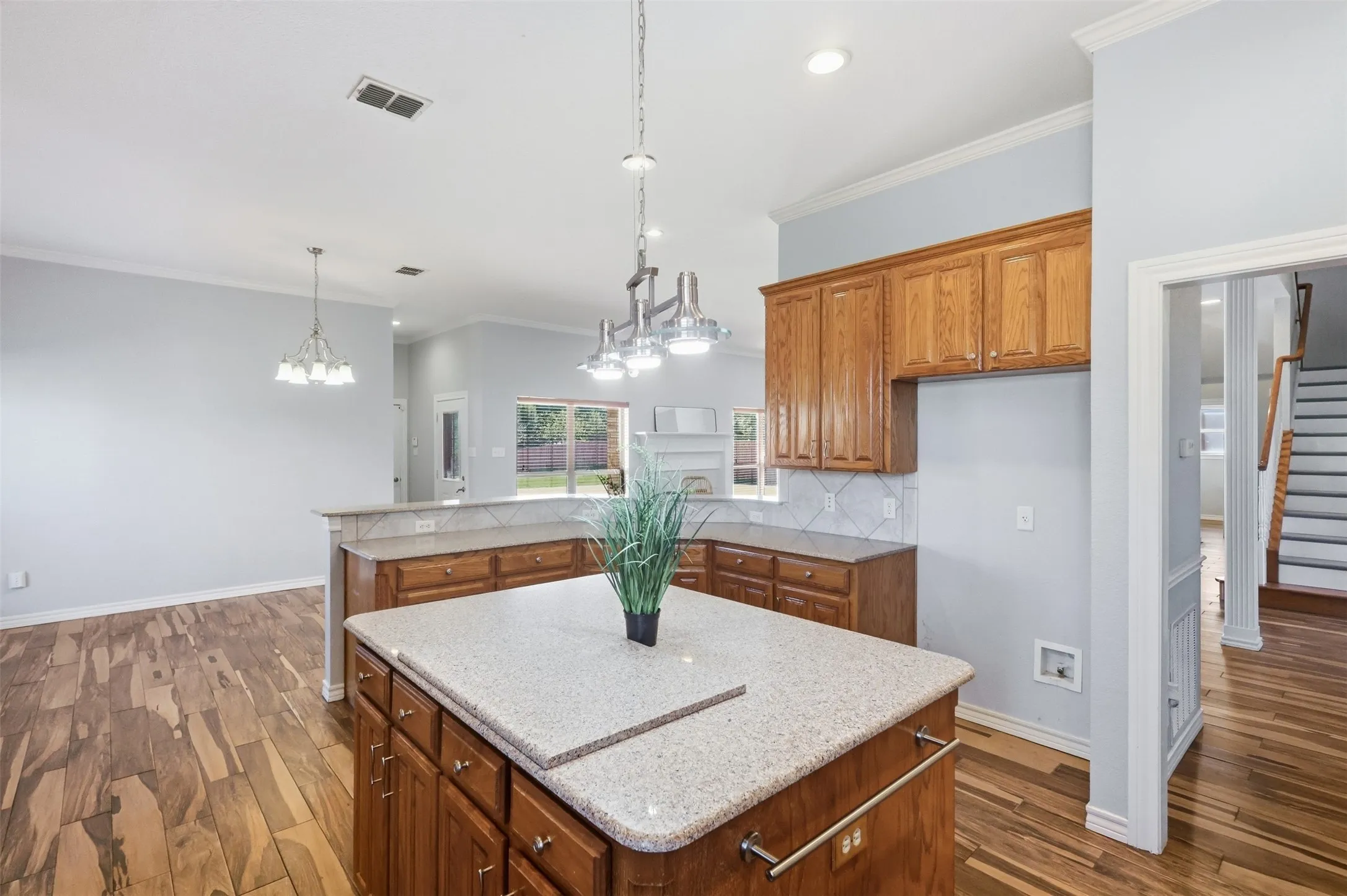 Single Family Residence For Sale in Tarrant County , 1013 Telford Trail, Crowley, Texas 76036, 4 Bedroom, 4 Bathroom, 3 Garage spaces, 4,000 Sqft, built in 2006, mls#21402000, Real Estate Agent in Crowley, Homes For Sale in Tarrant county, Homes For Sale in Crowley, Realtor in Crowley Texas, Real Estate Brokerage Independent Realty Texas, Luminita Cordes Realtor