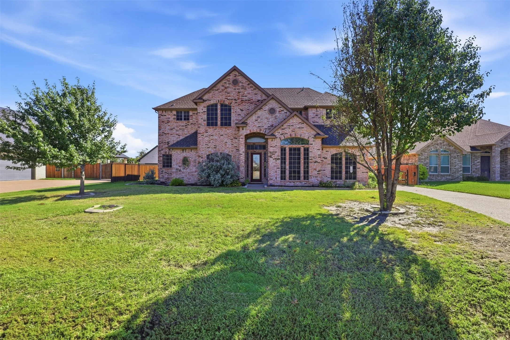 Gorgeous Curb Appeal!
