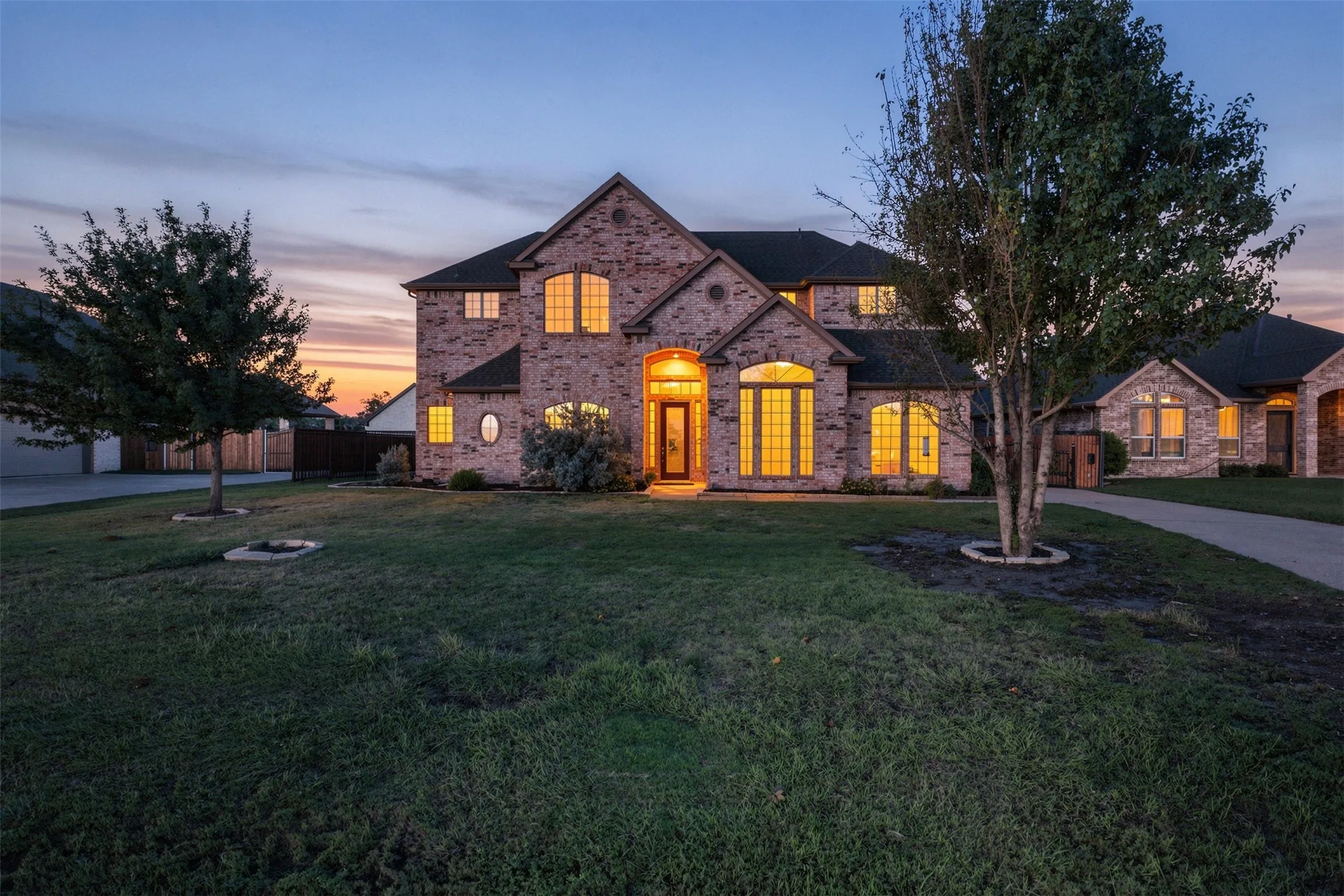 Single Family Residence For Sale in Tarrant County , 1013 Telford Trail, Crowley, Texas 76036, 4 Bedroom, 4 Bathroom, 3 Garage spaces, 4,000 Sqft, built in 2006, mls#21402000, Real Estate Agent in Crowley, Homes For Sale in Tarrant county, Homes For Sale in Crowley, Realtor in Crowley Texas, Real Estate Brokerage Independent Realty Texas, Luminita Cordes Realtor