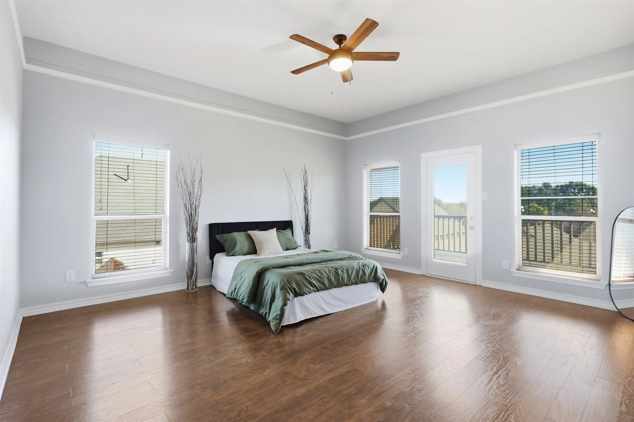 Single Family Residence For Sale in Tarrant County , 1013 Telford Trail, Crowley, Texas 76036, 4 Bedroom, 4 Bathroom, 3 Garage spaces, 4,000 Sqft, built in 2006, mls#21402000, Real Estate Agent in Crowley, Homes For Sale in Tarrant county, Homes For Sale in Crowley, Realtor in Crowley Texas, Real Estate Brokerage Independent Realty Texas, Luminita Cordes Realtor