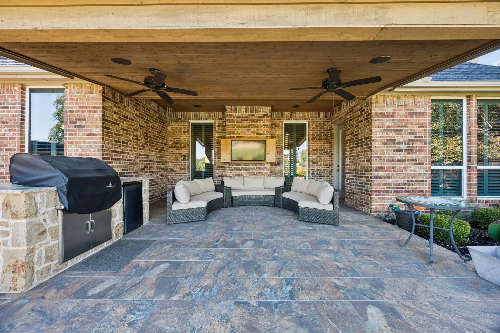Single Family Residence For Sale in Tarrant County , 837 Thomas Crossing Drive, Fort Worth, Texas 76028, 4 Bedroom, 3 Bathroom, 3 Garage spaces, 3,185 Sqft, built in 2005, mls#21402077, Real Estate Agent in Fort Worth, Homes For Sale in Tarrant county, Homes For Sale in Fort Worth, Realtor in Fort Worth Texas, Real Estate Brokerage Independent Realty Texas, Luminita Cordes Realtor