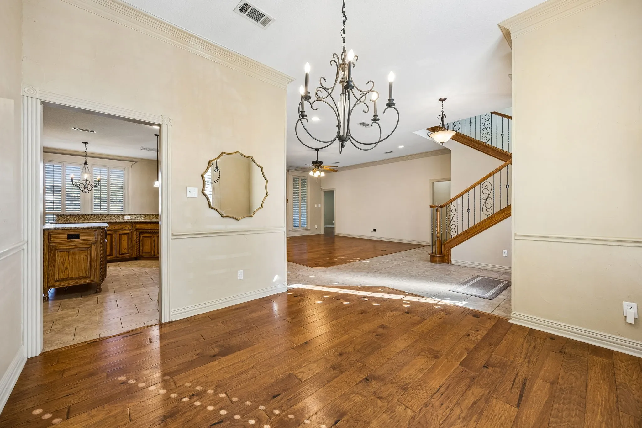 Single Family Residence For Sale in Tarrant County , 837 Thomas Crossing Drive, Fort Worth, Texas 76028, 4 Bedroom, 3 Bathroom, 3 Garage spaces, 3,185 Sqft, built in 2005, mls#21402077, Real Estate Agent in Fort Worth, Homes For Sale in Tarrant county, Homes For Sale in Fort Worth, Realtor in Fort Worth Texas, Real Estate Brokerage Independent Realty Texas, Luminita Cordes Realtor