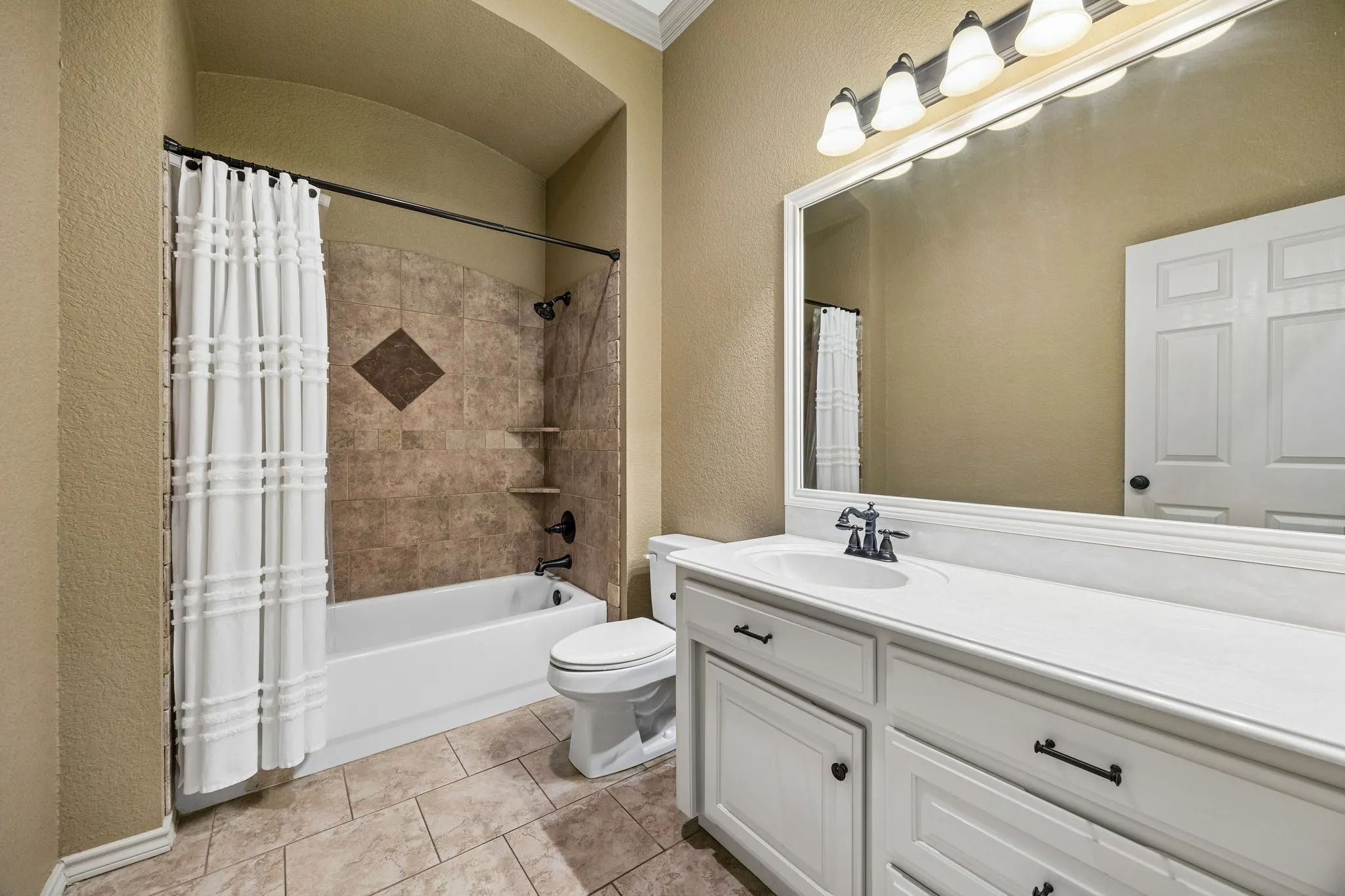 Single Family Residence For Sale in Tarrant County , 837 Thomas Crossing Drive, Fort Worth, Texas 76028, 4 Bedroom, 3 Bathroom, 3 Garage spaces, 3,185 Sqft, built in 2005, mls#21402077, Real Estate Agent in Fort Worth, Homes For Sale in Tarrant county, Homes For Sale in Fort Worth, Realtor in Fort Worth Texas, Real Estate Brokerage Independent Realty Texas, Luminita Cordes Realtor
