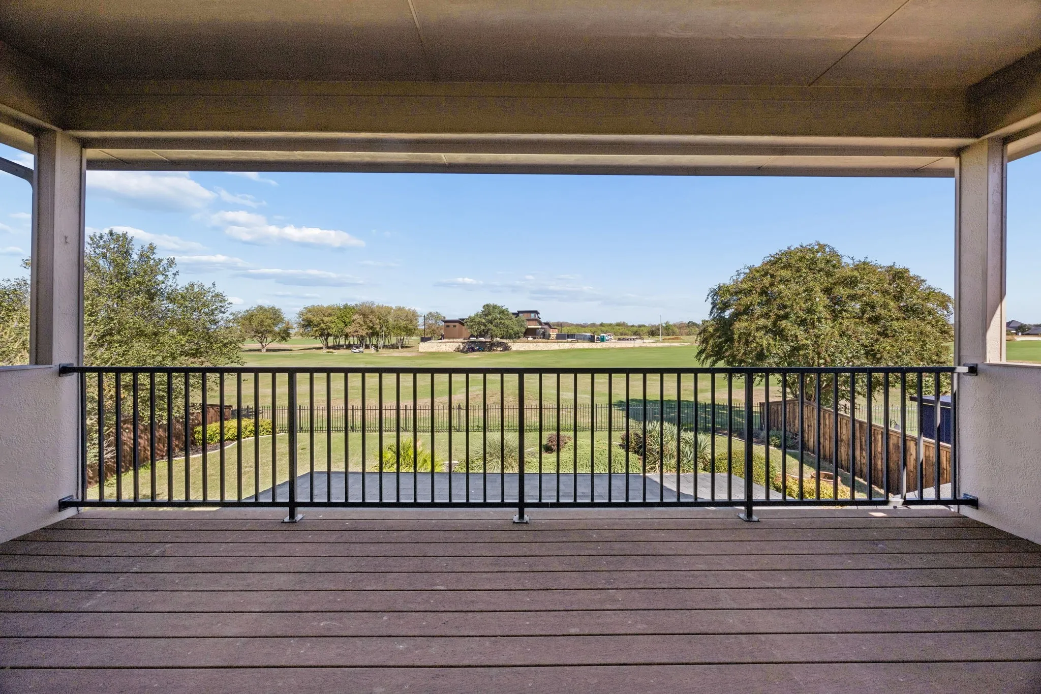 Single Family Residence For Sale in Tarrant County , 837 Thomas Crossing Drive, Fort Worth, Texas 76028, 4 Bedroom, 3 Bathroom, 3 Garage spaces, 3,185 Sqft, built in 2005, mls#21402077, Real Estate Agent in Fort Worth, Homes For Sale in Tarrant county, Homes For Sale in Fort Worth, Realtor in Fort Worth Texas, Real Estate Brokerage Independent Realty Texas, Luminita Cordes Realtor