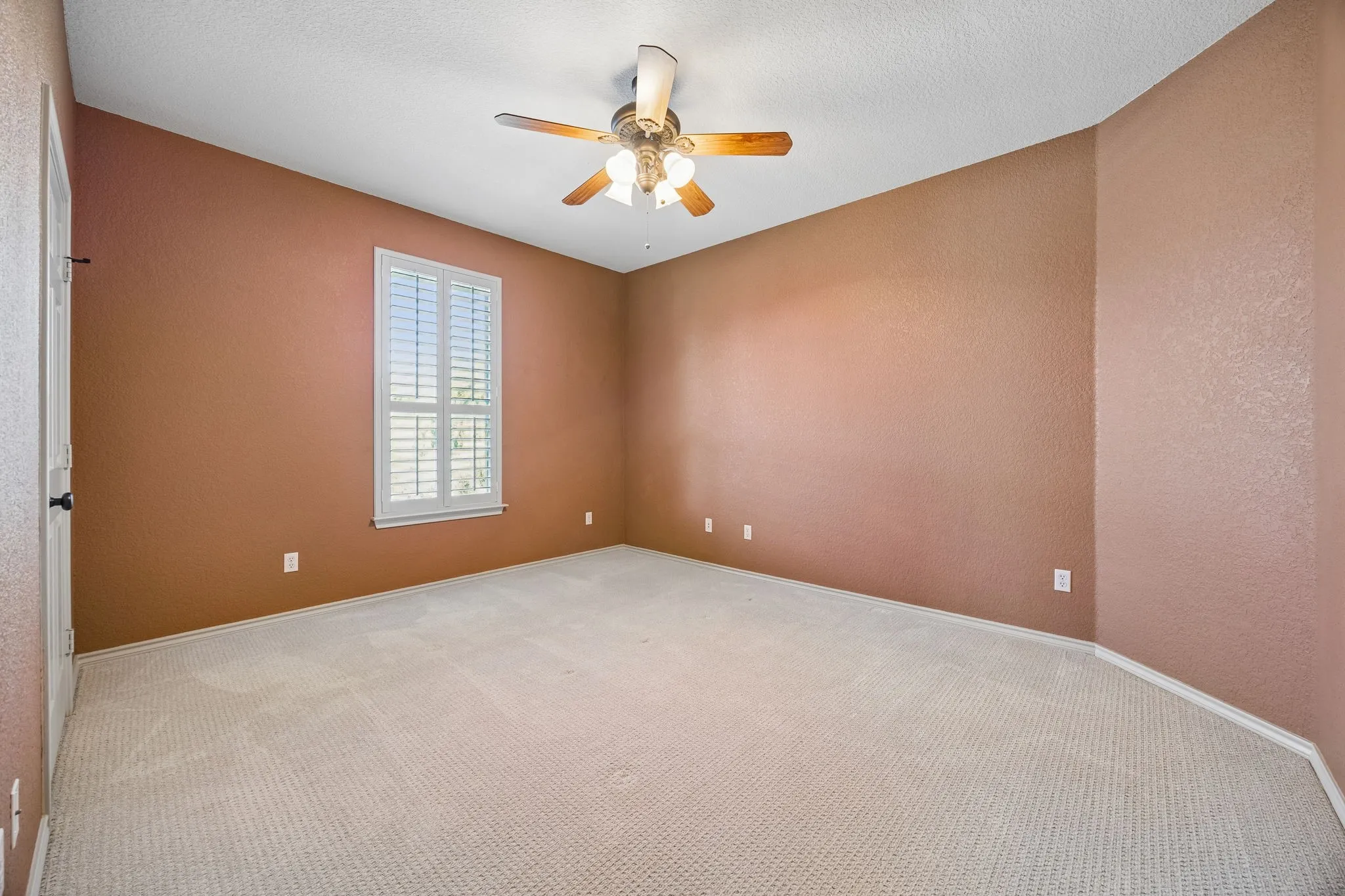 Single Family Residence For Sale in Tarrant County , 837 Thomas Crossing Drive, Fort Worth, Texas 76028, 4 Bedroom, 3 Bathroom, 3 Garage spaces, 3,185 Sqft, built in 2005, mls#21402077, Real Estate Agent in Fort Worth, Homes For Sale in Tarrant county, Homes For Sale in Fort Worth, Realtor in Fort Worth Texas, Real Estate Brokerage Independent Realty Texas, Luminita Cordes Realtor