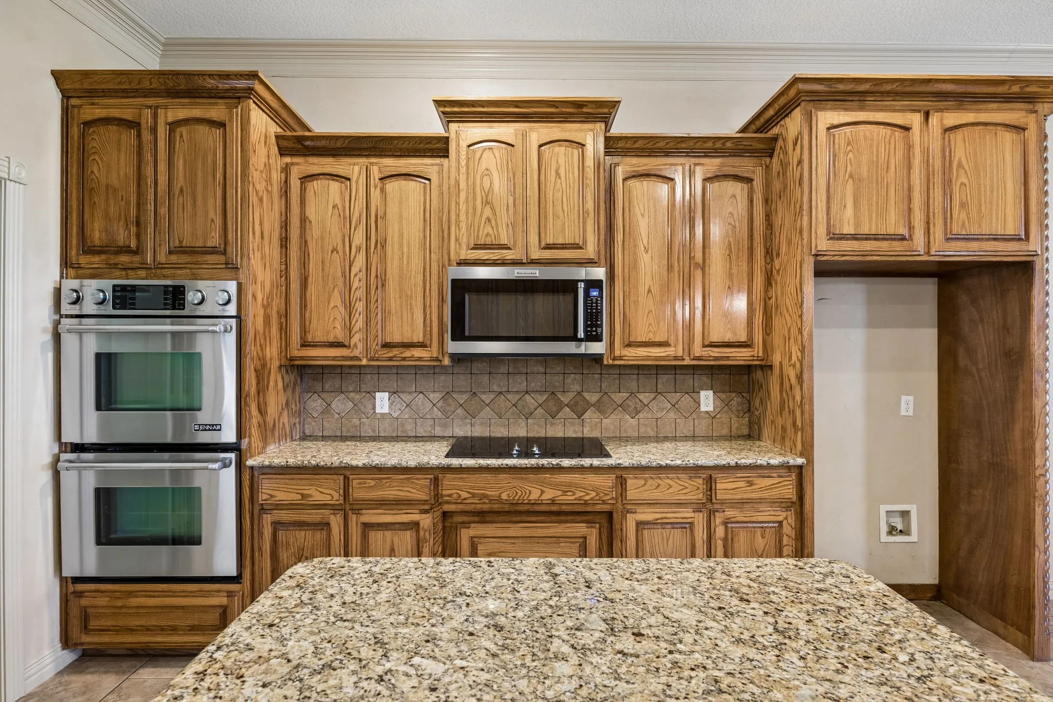 Single Family Residence For Sale in Tarrant County , 837 Thomas Crossing Drive, Fort Worth, Texas 76028, 4 Bedroom, 3 Bathroom, 3 Garage spaces, 3,185 Sqft, built in 2005, mls#21402077, Real Estate Agent in Fort Worth, Homes For Sale in Tarrant county, Homes For Sale in Fort Worth, Realtor in Fort Worth Texas, Real Estate Brokerage Independent Realty Texas, Luminita Cordes Realtor