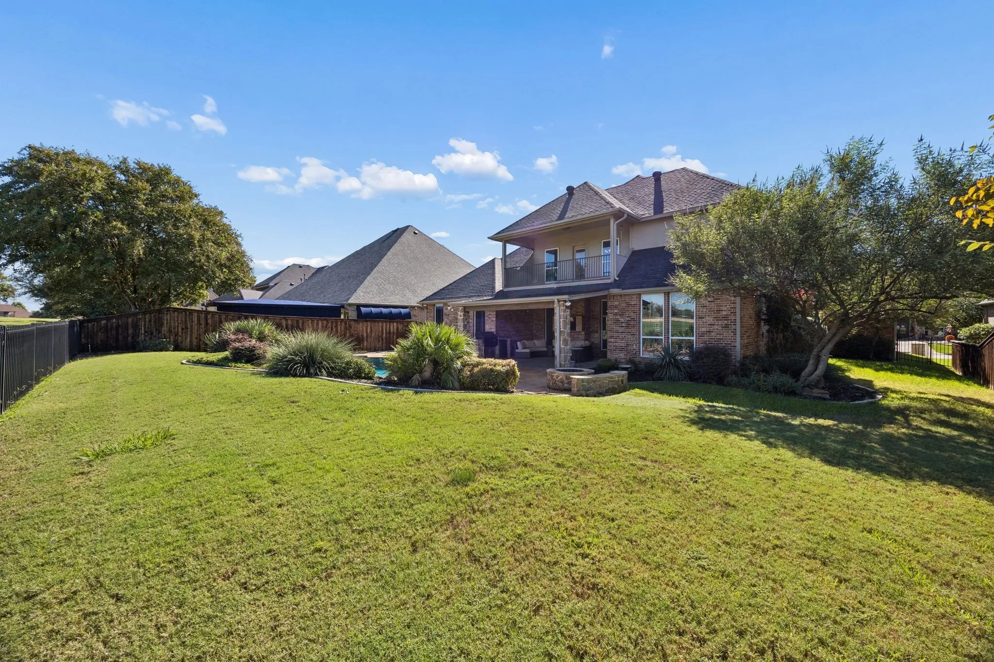 Single Family Residence For Sale in Tarrant County , 837 Thomas Crossing Drive, Fort Worth, Texas 76028, 4 Bedroom, 3 Bathroom, 3 Garage spaces, 3,185 Sqft, built in 2005, mls#21402077, Real Estate Agent in Fort Worth, Homes For Sale in Tarrant county, Homes For Sale in Fort Worth, Realtor in Fort Worth Texas, Real Estate Brokerage Independent Realty Texas, Luminita Cordes Realtor