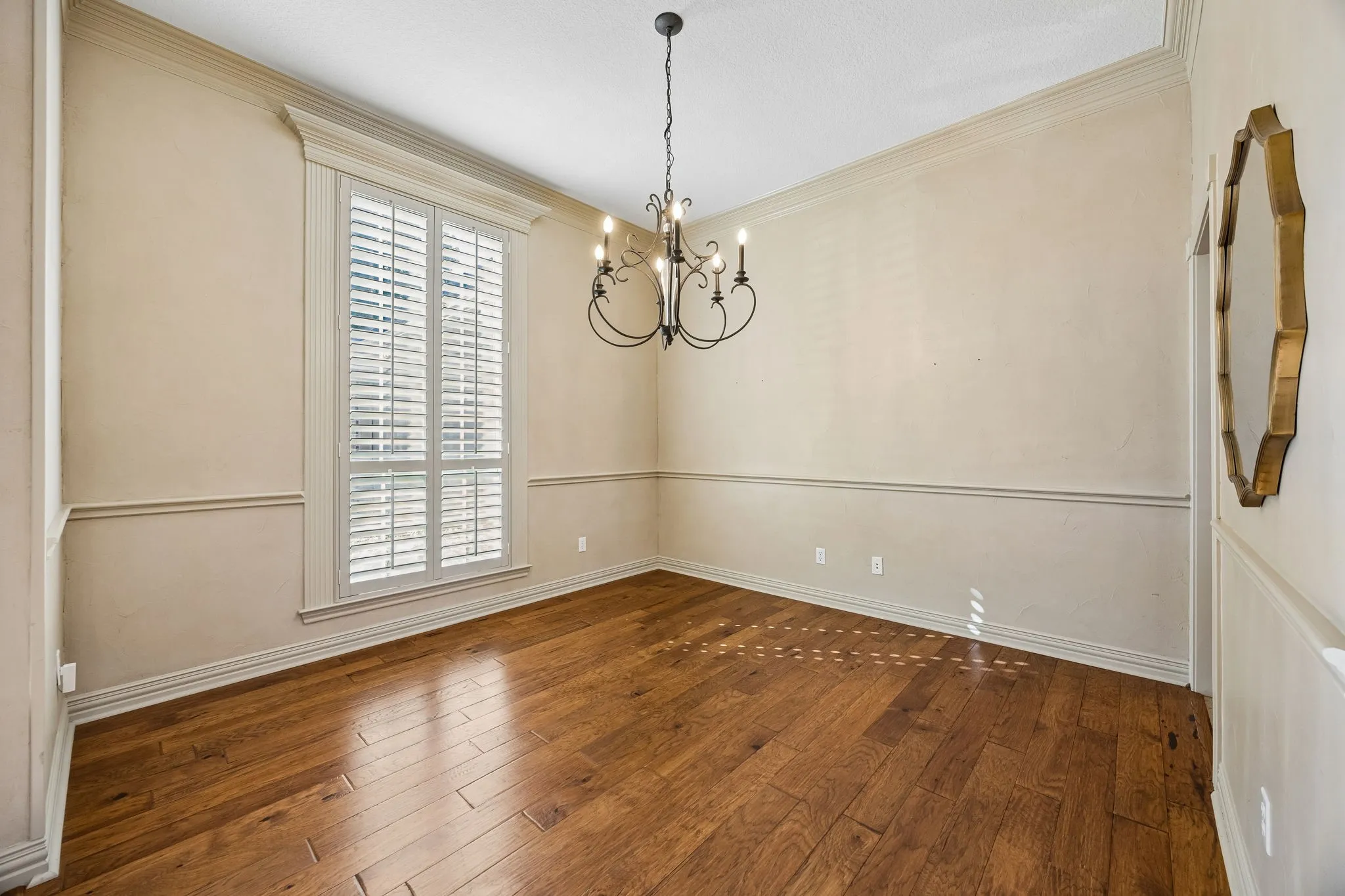 Single Family Residence For Sale in Tarrant County , 837 Thomas Crossing Drive, Fort Worth, Texas 76028, 4 Bedroom, 3 Bathroom, 3 Garage spaces, 3,185 Sqft, built in 2005, mls#21402077, Real Estate Agent in Fort Worth, Homes For Sale in Tarrant county, Homes For Sale in Fort Worth, Realtor in Fort Worth Texas, Real Estate Brokerage Independent Realty Texas, Luminita Cordes Realtor