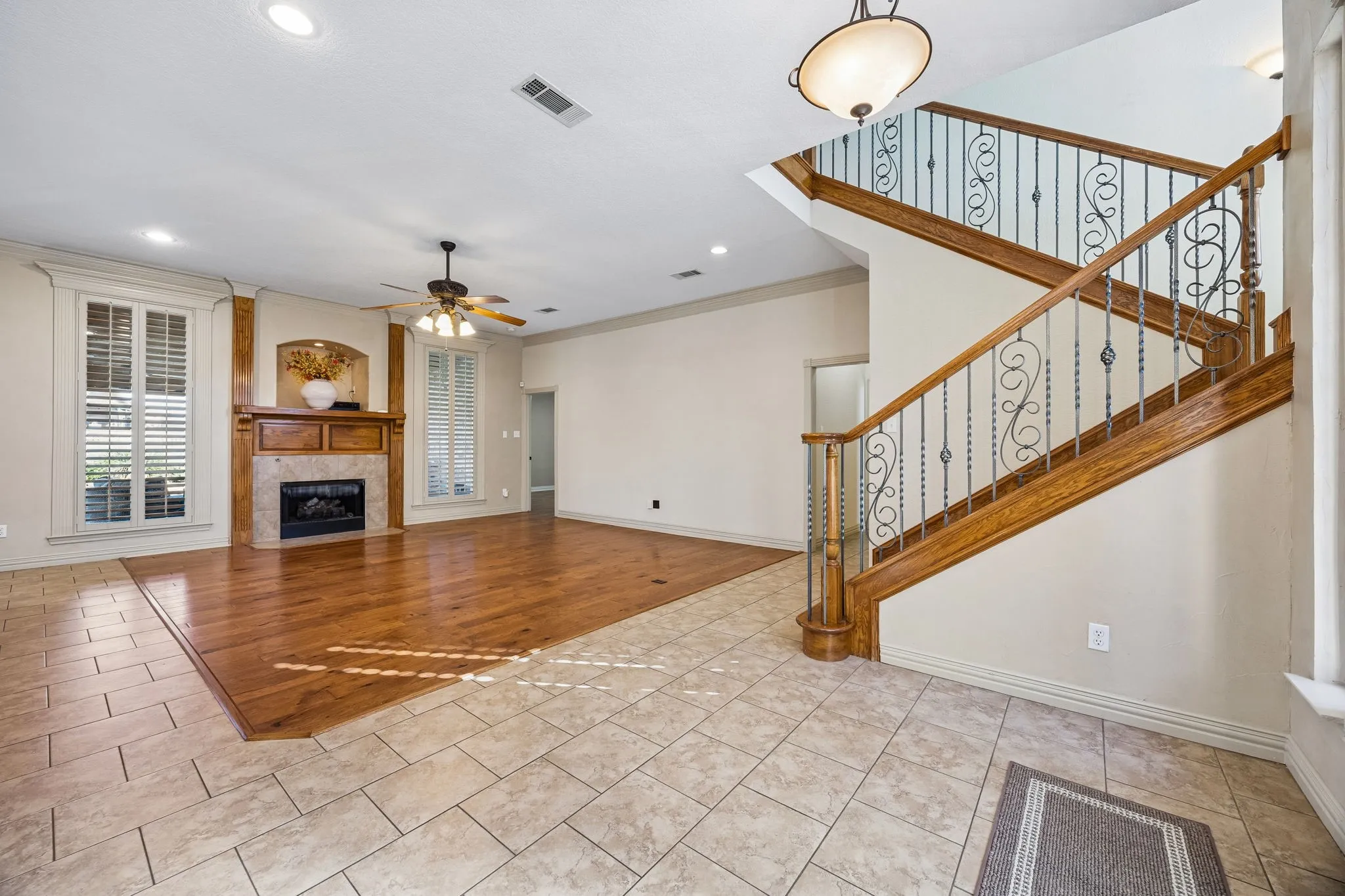 Single Family Residence For Sale in Tarrant County , 837 Thomas Crossing Drive, Fort Worth, Texas 76028, 4 Bedroom, 3 Bathroom, 3 Garage spaces, 3,185 Sqft, built in 2005, mls#21402077, Real Estate Agent in Fort Worth, Homes For Sale in Tarrant county, Homes For Sale in Fort Worth, Realtor in Fort Worth Texas, Real Estate Brokerage Independent Realty Texas, Luminita Cordes Realtor