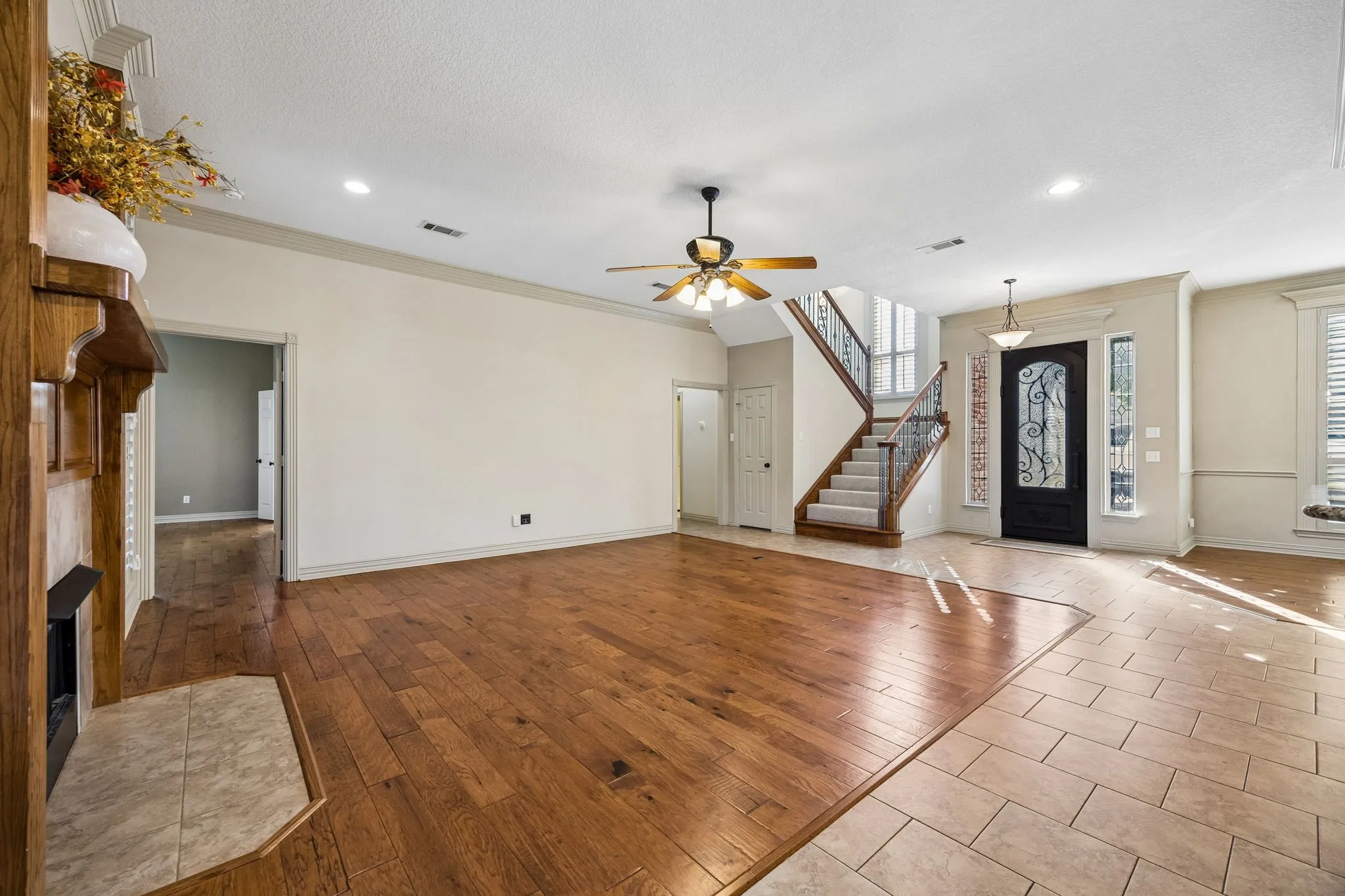 Single Family Residence For Sale in Tarrant County , 837 Thomas Crossing Drive, Fort Worth, Texas 76028, 4 Bedroom, 3 Bathroom, 3 Garage spaces, 3,185 Sqft, built in 2005, mls#21402077, Real Estate Agent in Fort Worth, Homes For Sale in Tarrant county, Homes For Sale in Fort Worth, Realtor in Fort Worth Texas, Real Estate Brokerage Independent Realty Texas, Luminita Cordes Realtor