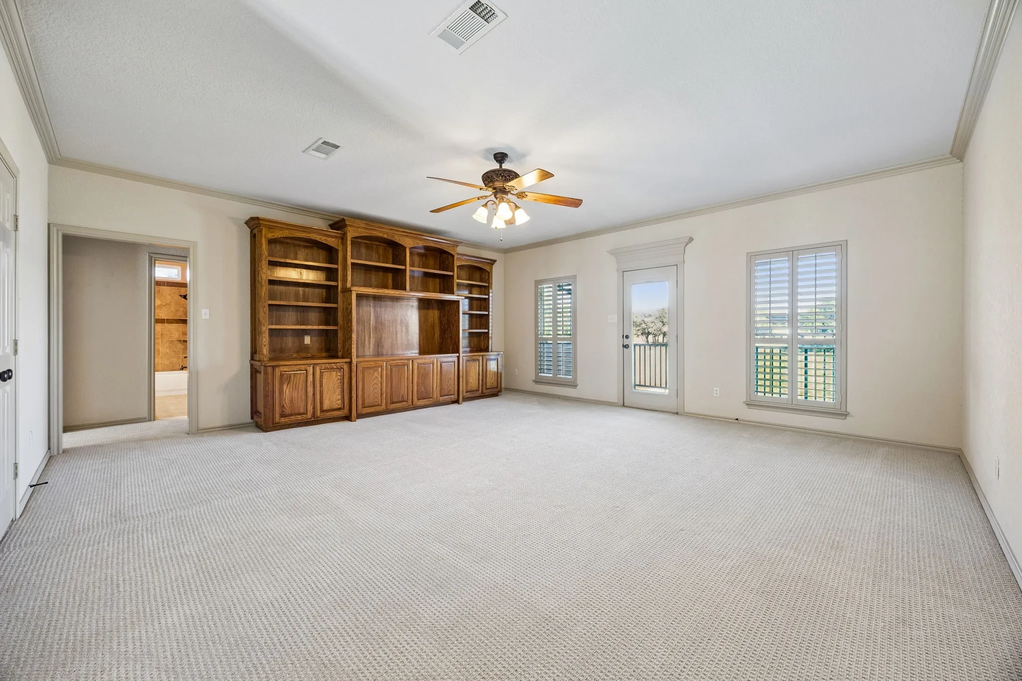 Single Family Residence For Sale in Tarrant County , 837 Thomas Crossing Drive, Fort Worth, Texas 76028, 4 Bedroom, 3 Bathroom, 3 Garage spaces, 3,185 Sqft, built in 2005, mls#21402077, Real Estate Agent in Fort Worth, Homes For Sale in Tarrant county, Homes For Sale in Fort Worth, Realtor in Fort Worth Texas, Real Estate Brokerage Independent Realty Texas, Luminita Cordes Realtor