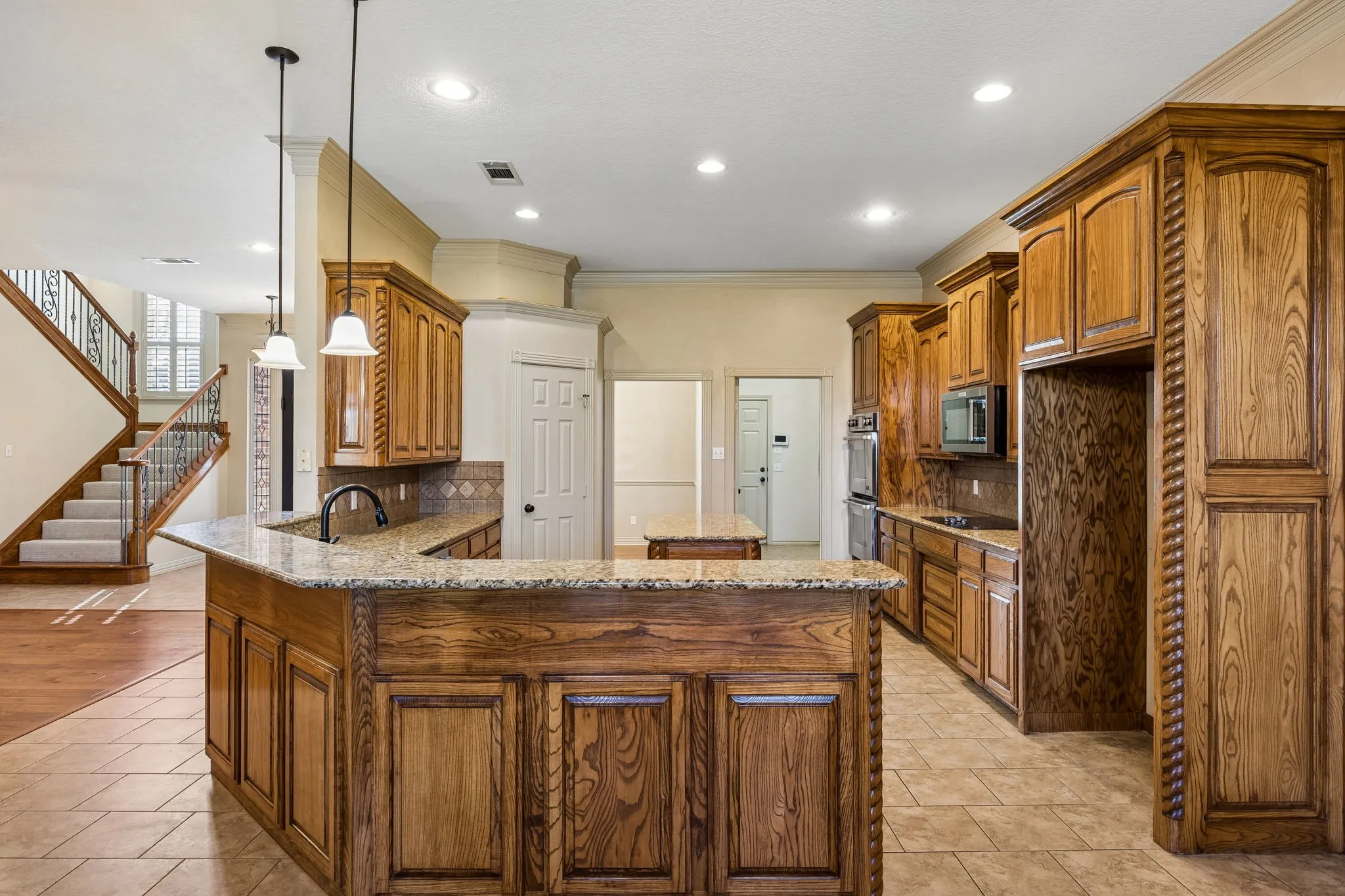 Single Family Residence For Sale in Tarrant County , 837 Thomas Crossing Drive, Fort Worth, Texas 76028, 4 Bedroom, 3 Bathroom, 3 Garage spaces, 3,185 Sqft, built in 2005, mls#21402077, Real Estate Agent in Fort Worth, Homes For Sale in Tarrant county, Homes For Sale in Fort Worth, Realtor in Fort Worth Texas, Real Estate Brokerage Independent Realty Texas, Luminita Cordes Realtor