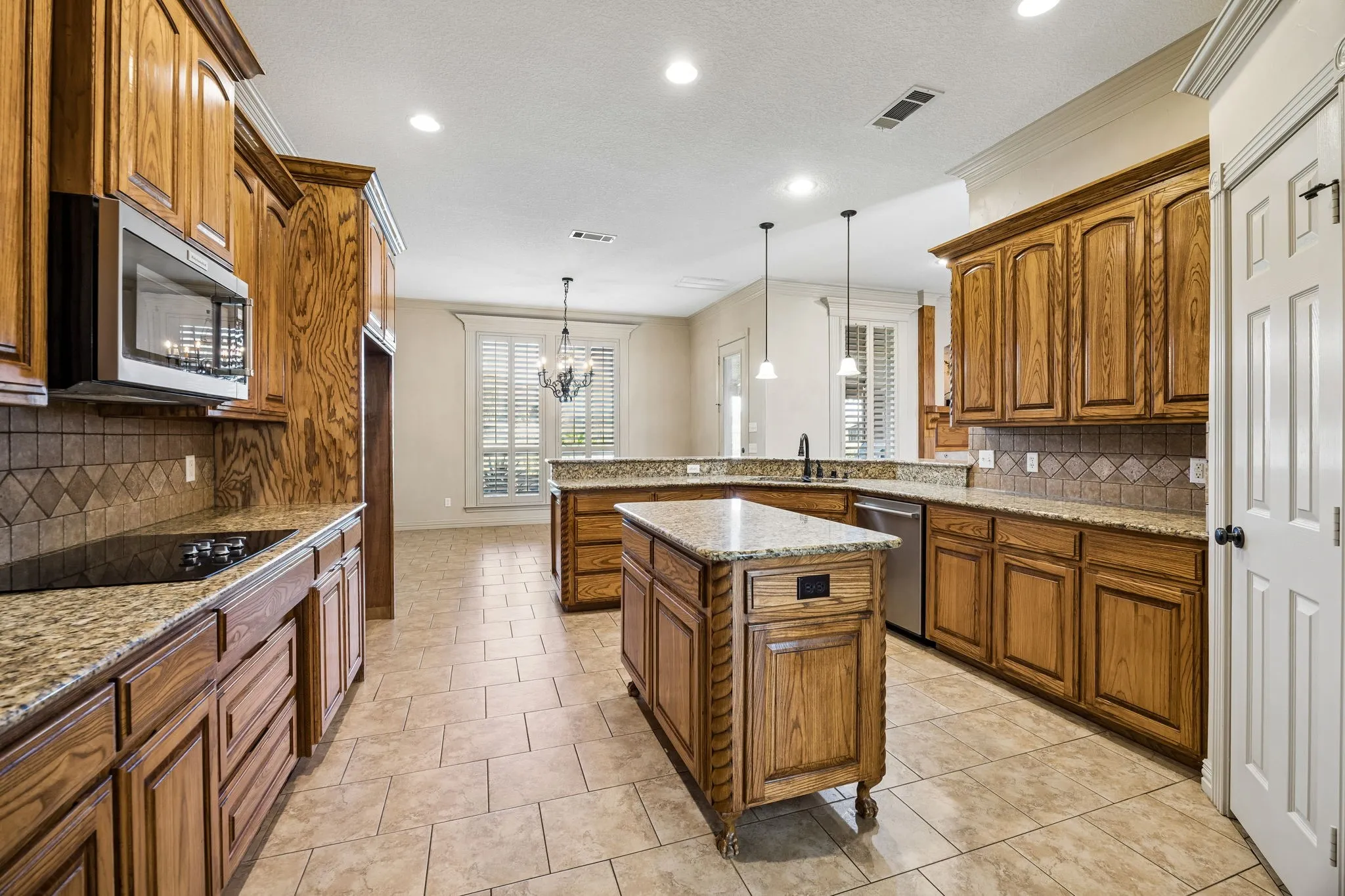 Single Family Residence For Sale in Tarrant County , 837 Thomas Crossing Drive, Fort Worth, Texas 76028, 4 Bedroom, 3 Bathroom, 3 Garage spaces, 3,185 Sqft, built in 2005, mls#21402077, Real Estate Agent in Fort Worth, Homes For Sale in Tarrant county, Homes For Sale in Fort Worth, Realtor in Fort Worth Texas, Real Estate Brokerage Independent Realty Texas, Luminita Cordes Realtor