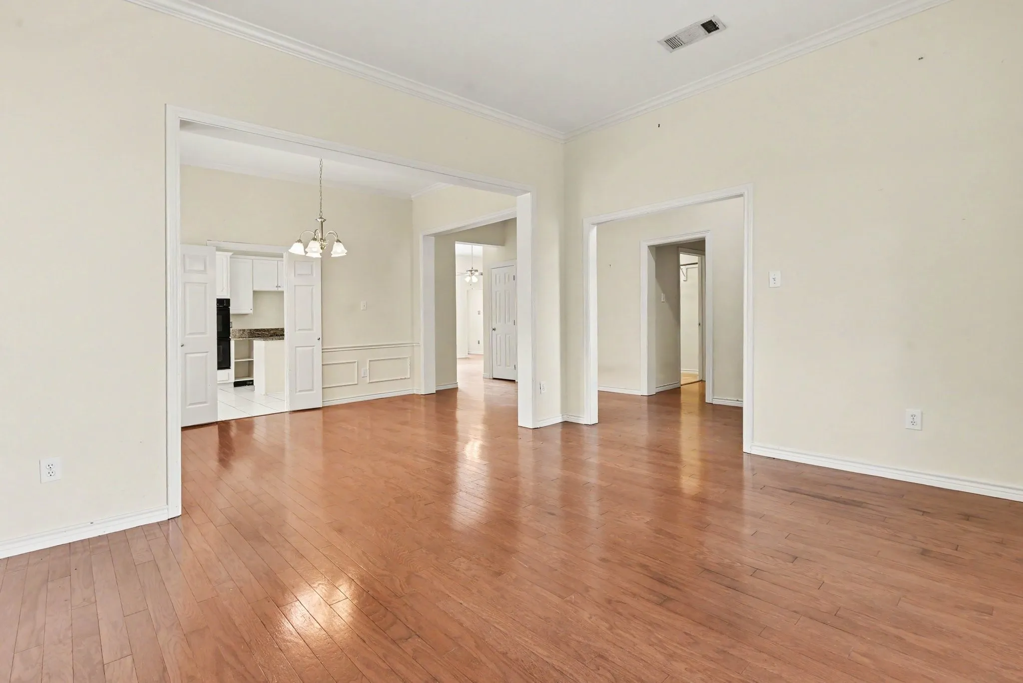 Single Family Residence For Sale in Collin County , 3100 Manga Drive, Plano, Texas 75025, 4 Bedroom, 2 Bathroom, 2 Garage spaces, 2,192 Sqft, built in 1992, mls#21404816, Real Estate Agent in Plano, Homes For Sale in Collin county, Homes For Sale in Plano, Realtor in Plano Texas, Real Estate Brokerage Independent Realty Texas, Luminita Cordes Realtor