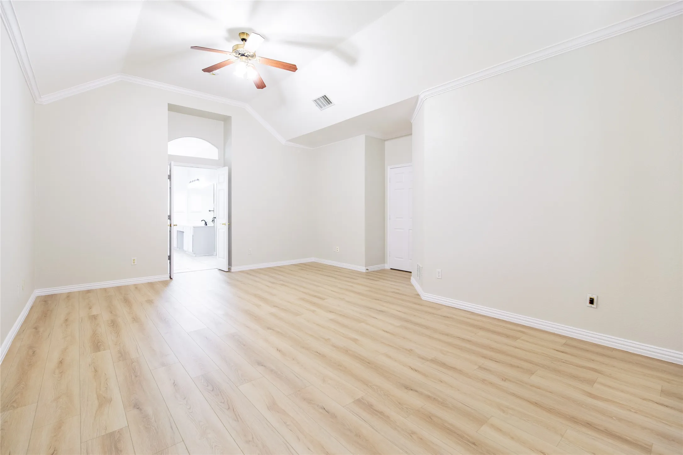 Single Family Residence For Sale in Collin County , 2305 Eldger Drive, Plano, Texas 75025, 4 Bedroom, 4 Bathroom, 2 Garage spaces, 3,431 Sqft, built in 1995, mls#21397106, Real Estate Agent in Plano, Homes For Sale in Collin county, Homes For Sale in Plano, Realtor in Plano Texas, Real Estate Brokerage Independent Realty Texas, Luminita Cordes Realtor