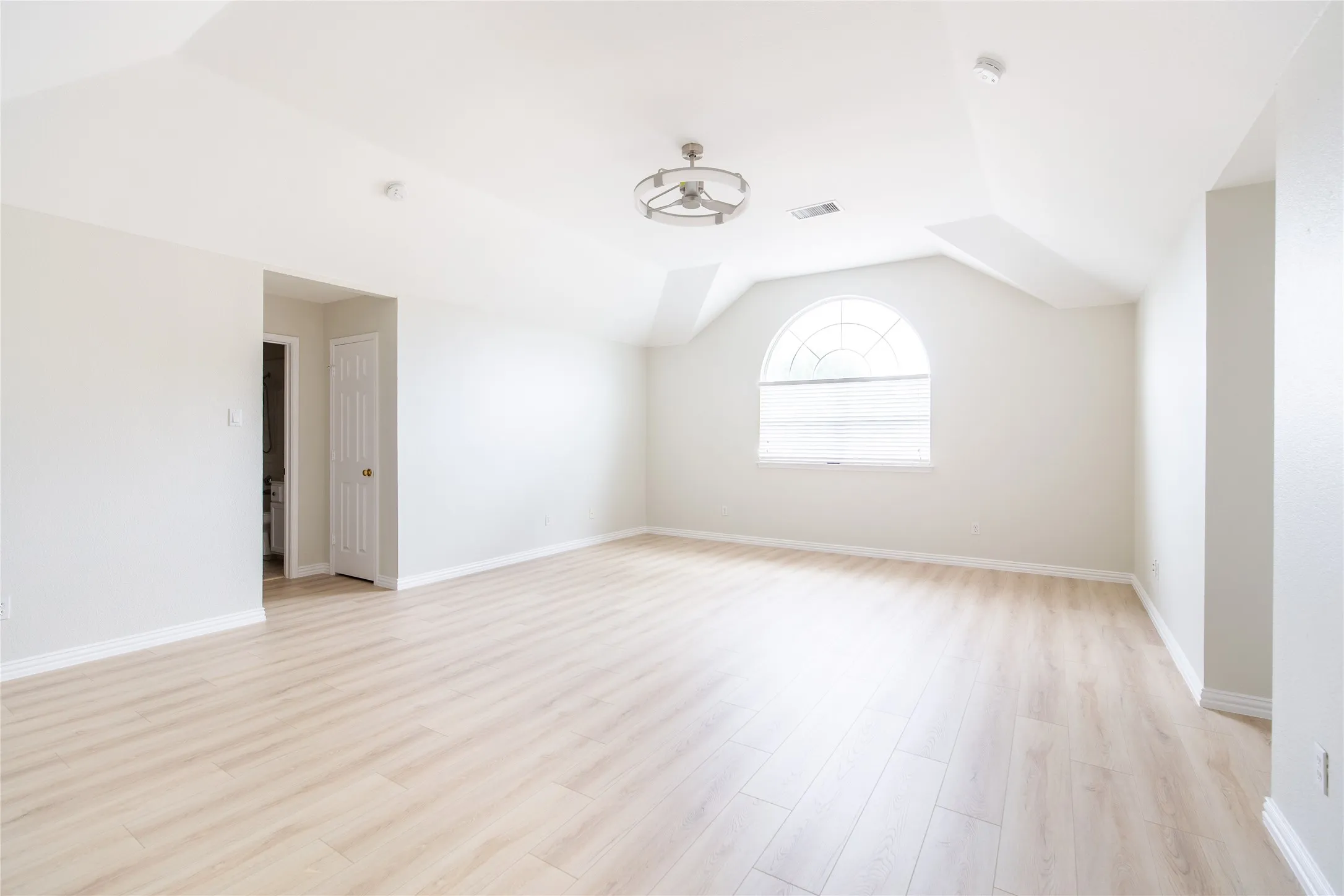 Single Family Residence For Sale in Collin County , 2305 Eldger Drive, Plano, Texas 75025, 4 Bedroom, 4 Bathroom, 2 Garage spaces, 3,431 Sqft, built in 1995, mls#21397106, Real Estate Agent in Plano, Homes For Sale in Collin county, Homes For Sale in Plano, Realtor in Plano Texas, Real Estate Brokerage Independent Realty Texas, Luminita Cordes Realtor