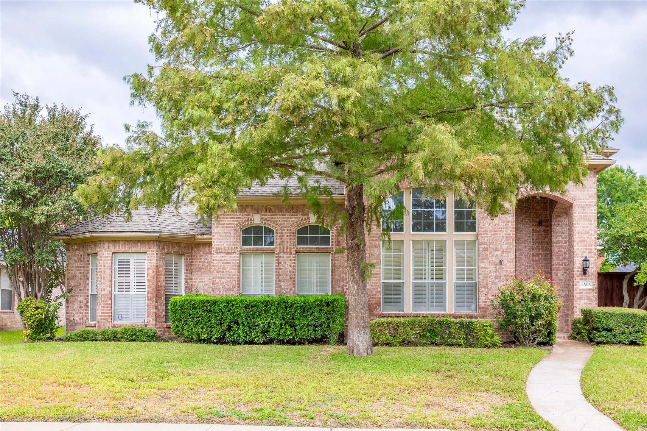 Single Family Residence For Sale in Collin County , 2305 Eldger Drive, Plano, Texas 75025, 4 Bedroom, 4 Bathroom, 2 Garage spaces, 3,431 Sqft, built in 1995, mls#21397106, Real Estate Agent in Plano, Homes For Sale in Collin county, Homes For Sale in Plano, Realtor in Plano Texas, Real Estate Brokerage Independent Realty Texas, Luminita Cordes Realtor