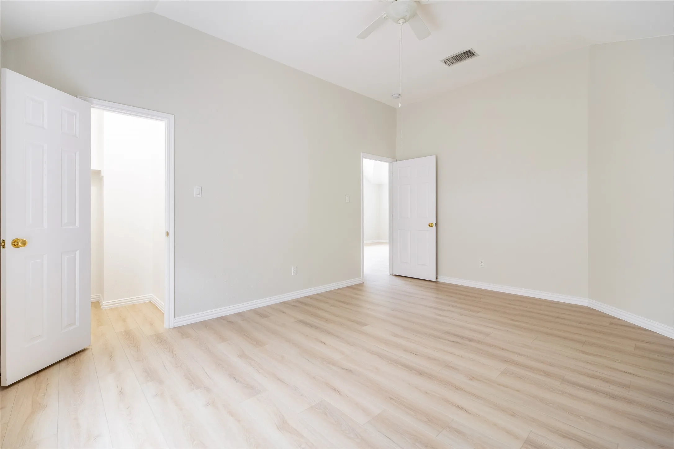 Single Family Residence For Sale in Collin County , 2305 Eldger Drive, Plano, Texas 75025, 4 Bedroom, 4 Bathroom, 2 Garage spaces, 3,431 Sqft, built in 1995, mls#21397106, Real Estate Agent in Plano, Homes For Sale in Collin county, Homes For Sale in Plano, Realtor in Plano Texas, Real Estate Brokerage Independent Realty Texas, Luminita Cordes Realtor