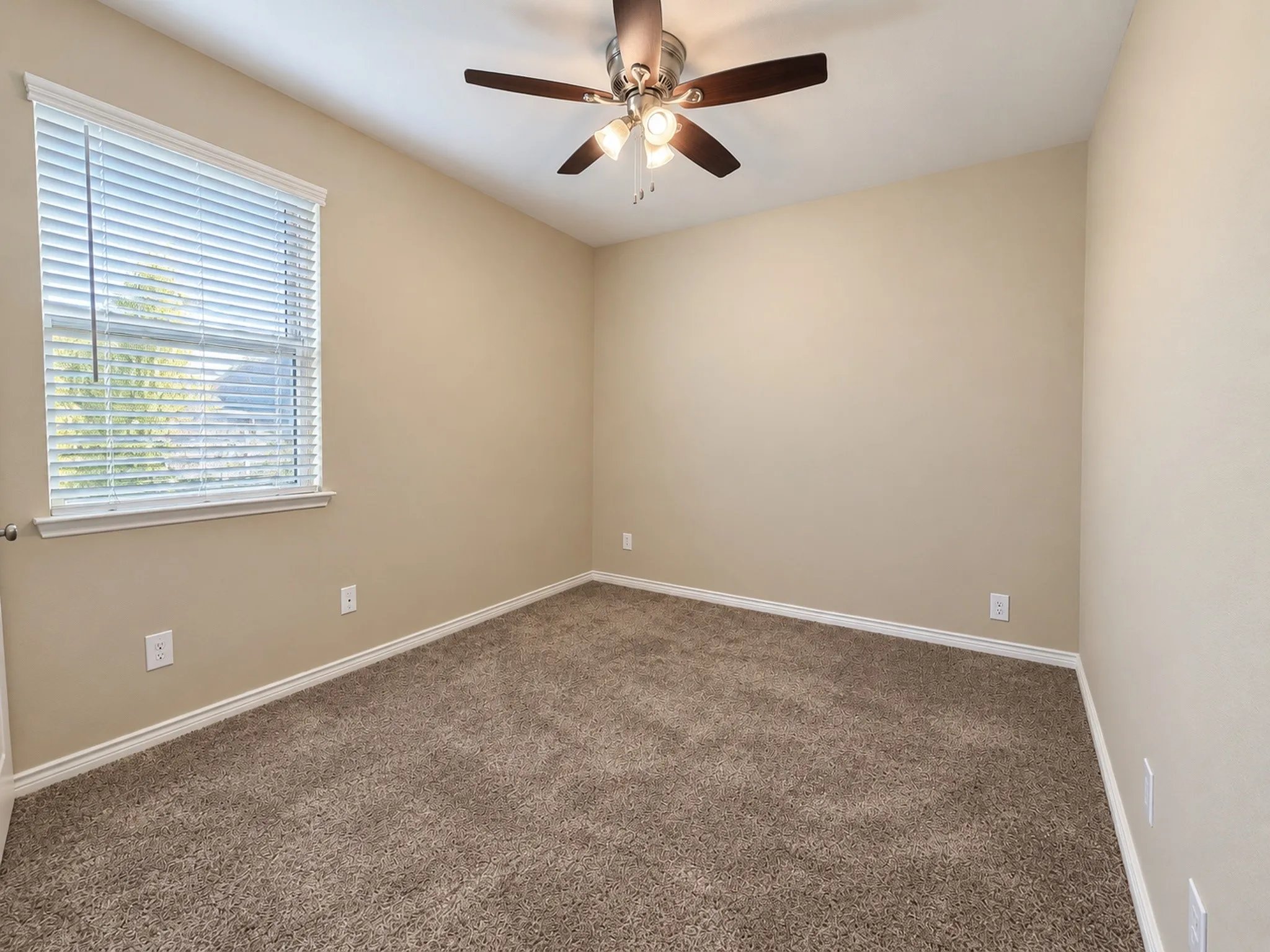 Single Family Residence For Sale in Collin County , 1529 Bennington Lane, Celina, Texas 75009, 3 Bedroom, 2 Bathroom, 2 Garage spaces, 1,532 Sqft, built in 2020, mls#21403815, Real Estate Agent in Celina, Homes For Sale in Collin county, Homes For Sale in Celina, Realtor in Celina Texas, Real Estate Brokerage Independent Realty Texas, Luminita Cordes Realtor