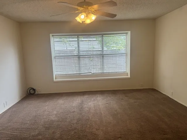 Single Family Residence For Rent in Tarrant County , 1403 Eveningcrest Court, Arlington, Texas 76002, 4 Bedroom, 2 Bathroom, 2 Garage spaces, 2,126 Sqft, built in 2000, mls#21404035, Real Estate Agent in Arlington, Homes For Rent in Tarrant county, Homes For Rent in Arlington, Realtor in Arlington Texas, Real Estate Brokerage Independent Realty Texas, Luminita Cordes Realtor