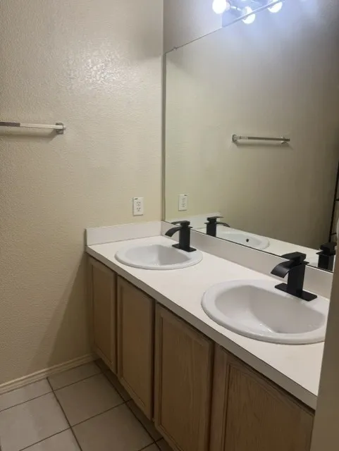Single Family Residence For Rent in Tarrant County , 1403 Eveningcrest Court, Arlington, Texas 76002, 4 Bedroom, 2 Bathroom, 2 Garage spaces, 2,126 Sqft, built in 2000, mls#21404035, Real Estate Agent in Arlington, Homes For Rent in Tarrant county, Homes For Rent in Arlington, Realtor in Arlington Texas, Real Estate Brokerage Independent Realty Texas, Luminita Cordes Realtor