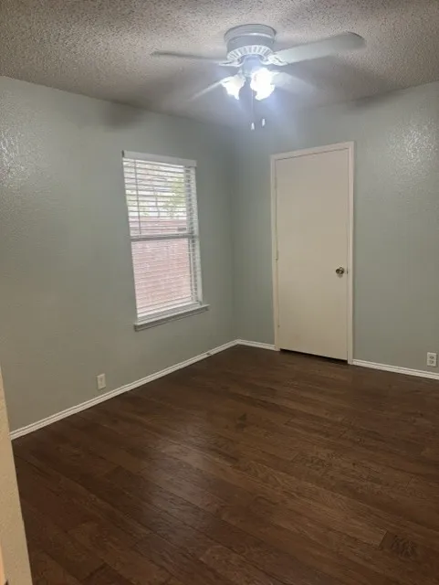 Single Family Residence For Rent in Tarrant County , 1403 Eveningcrest Court, Arlington, Texas 76002, 4 Bedroom, 2 Bathroom, 2 Garage spaces, 2,126 Sqft, built in 2000, mls#21404035, Real Estate Agent in Arlington, Homes For Rent in Tarrant county, Homes For Rent in Arlington, Realtor in Arlington Texas, Real Estate Brokerage Independent Realty Texas, Luminita Cordes Realtor