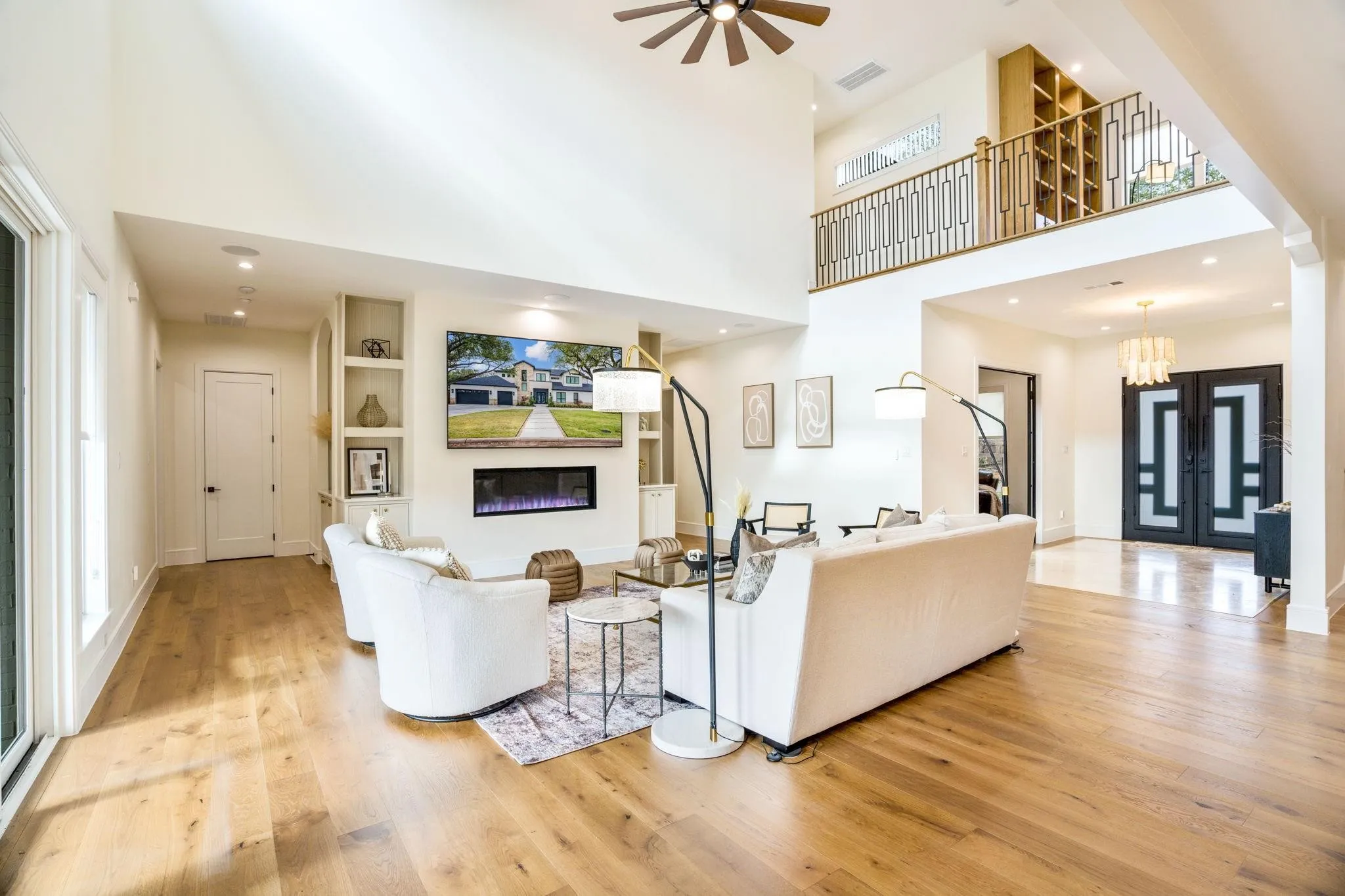 Vaulted ceiling with a ceiling fan, recessed lighting, and wood-finish flooring